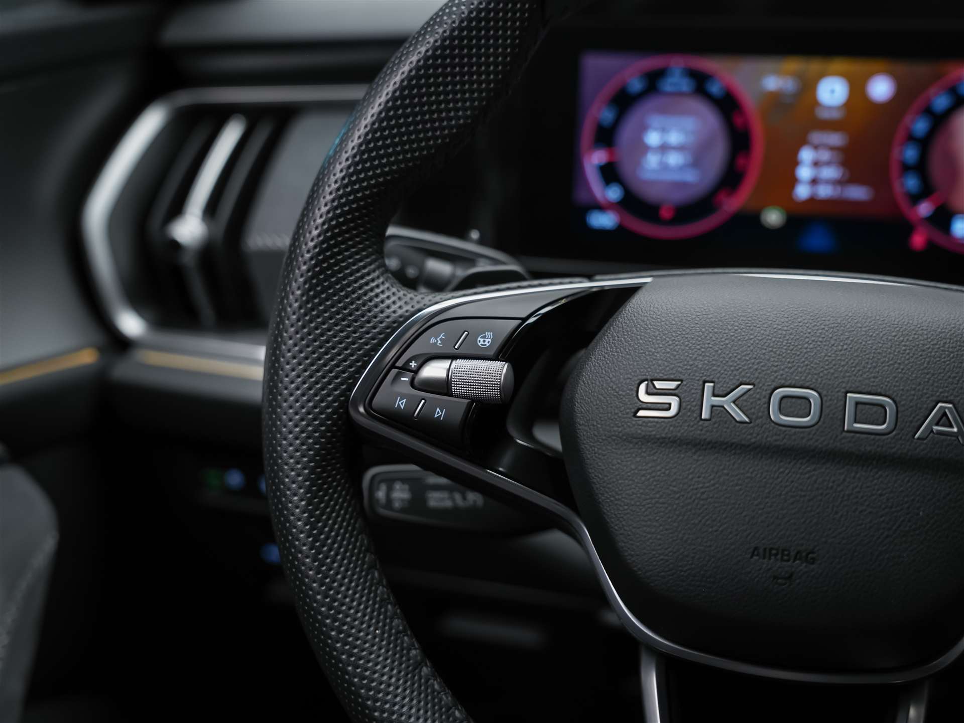 SKODA Kodiaq 2.0 TDI Sportline *7 Plätzer*Abstandsregler*Matrix LED Scheinwerfer*-image-29