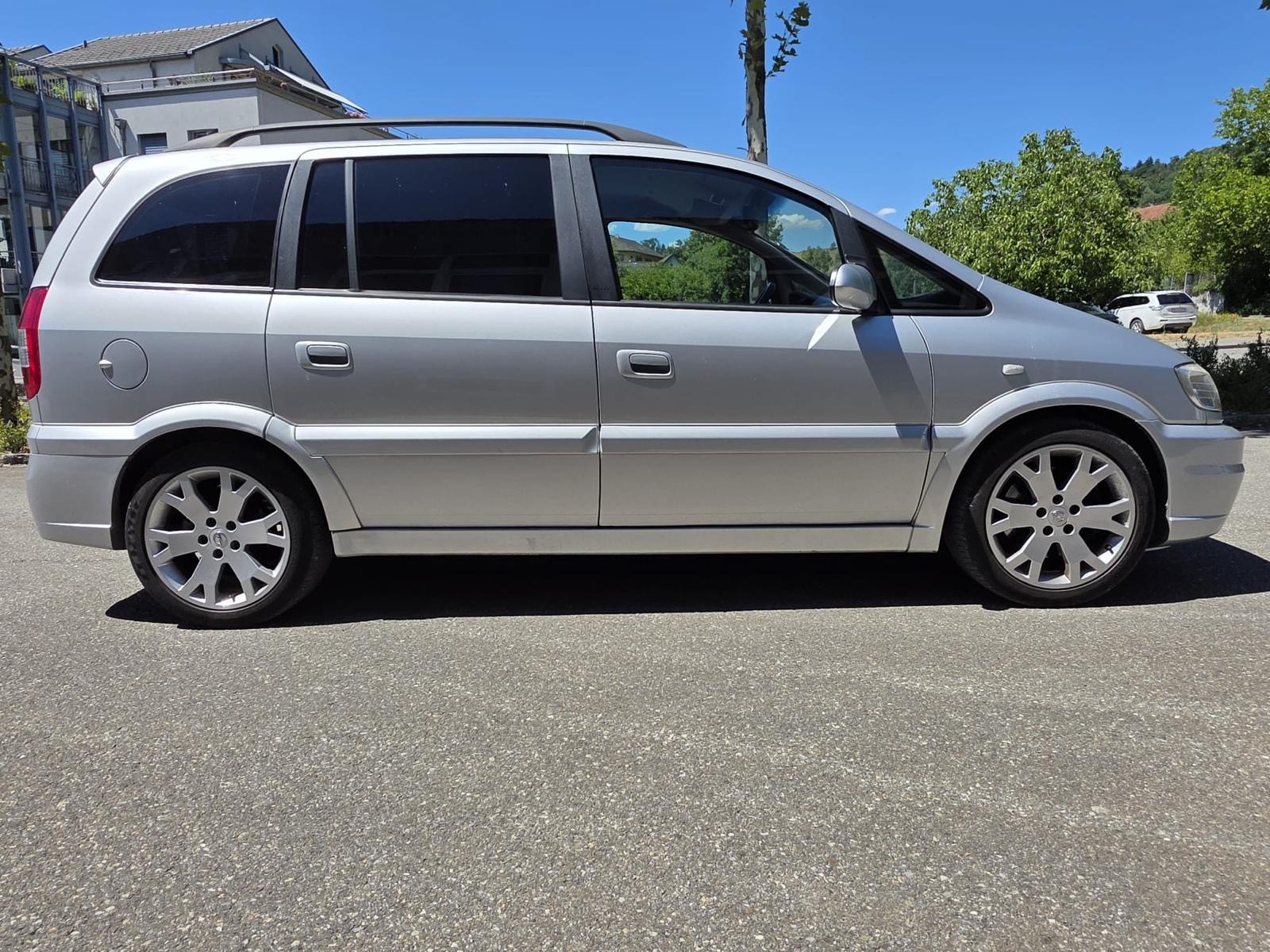 OPEL Zafira 2.0i Turbo OPC-image-15