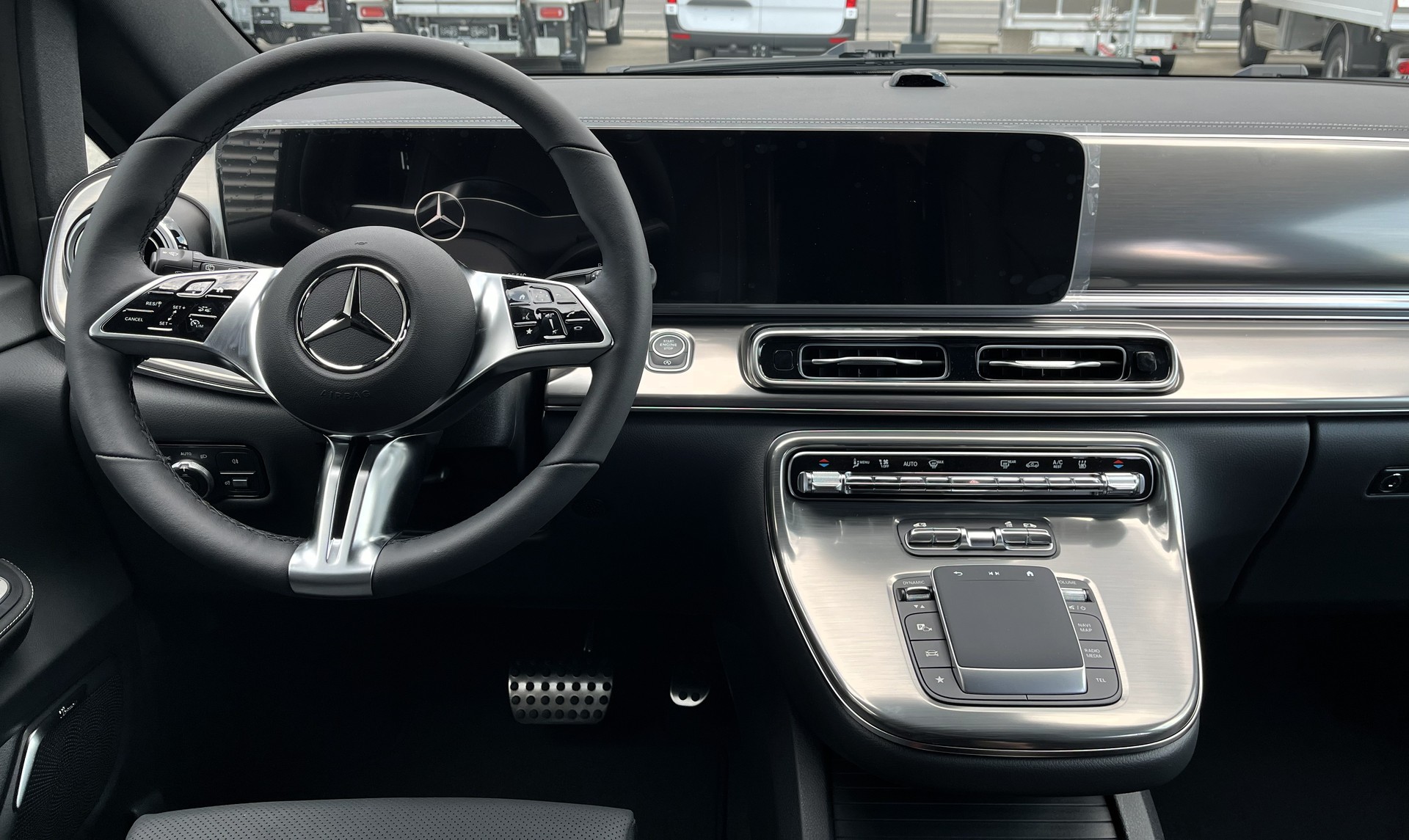 MERCEDES-BENZ V 300 d lang 4Matic Swiss Edition 9G-Tronic-image-11