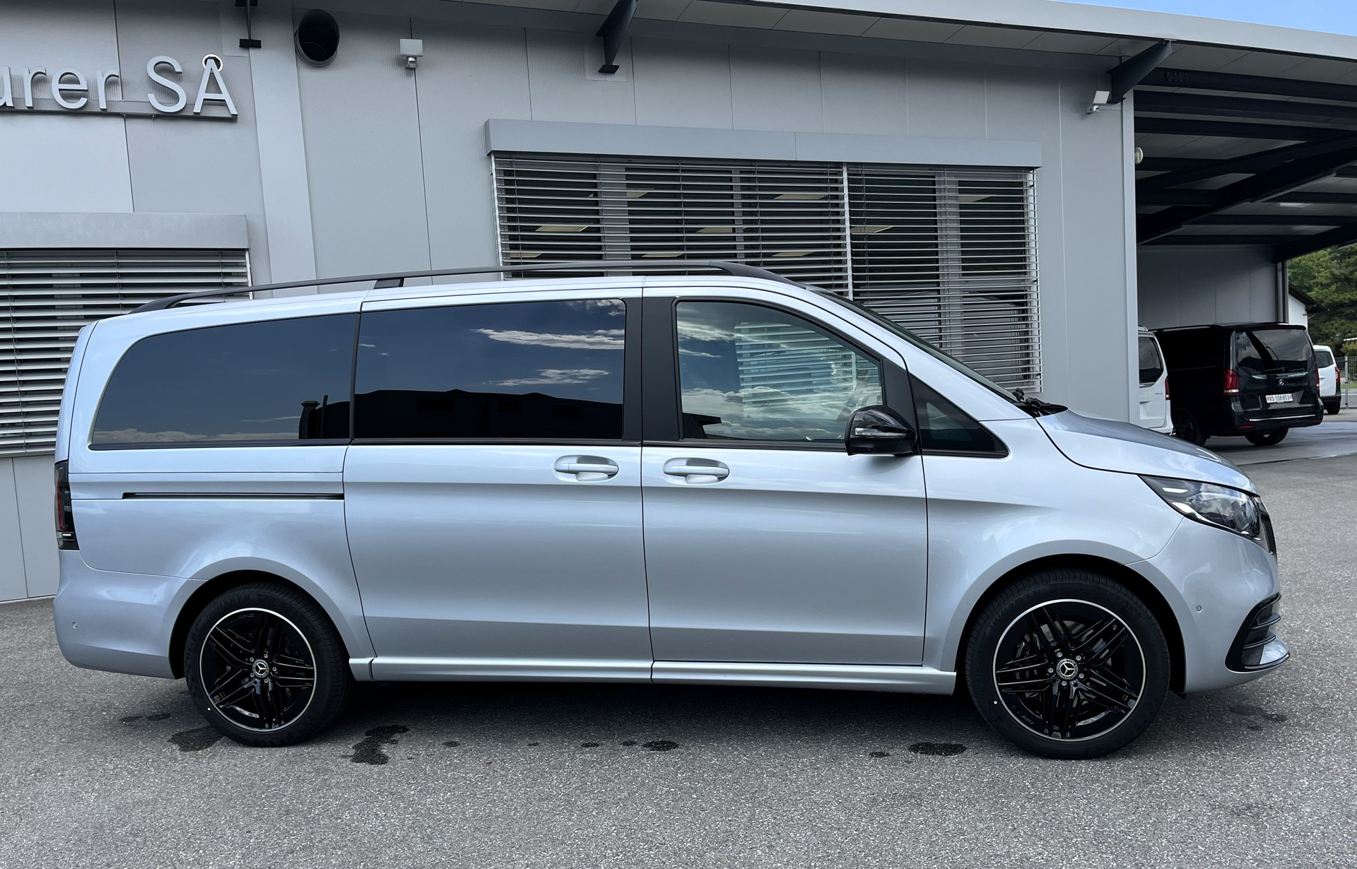 MERCEDES-BENZ V 300 d lang 4Matic Swiss Edition 9G-Tronic-showroom-element-1