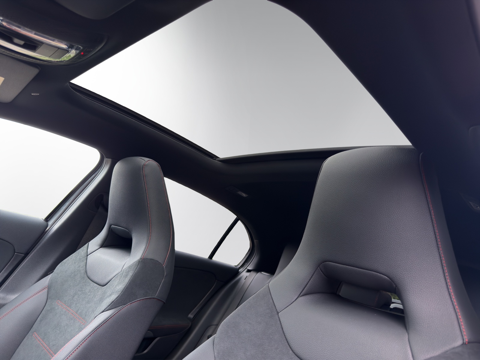 MERCEDES-BENZ A 220 4Matic 8G-DCT-image-9