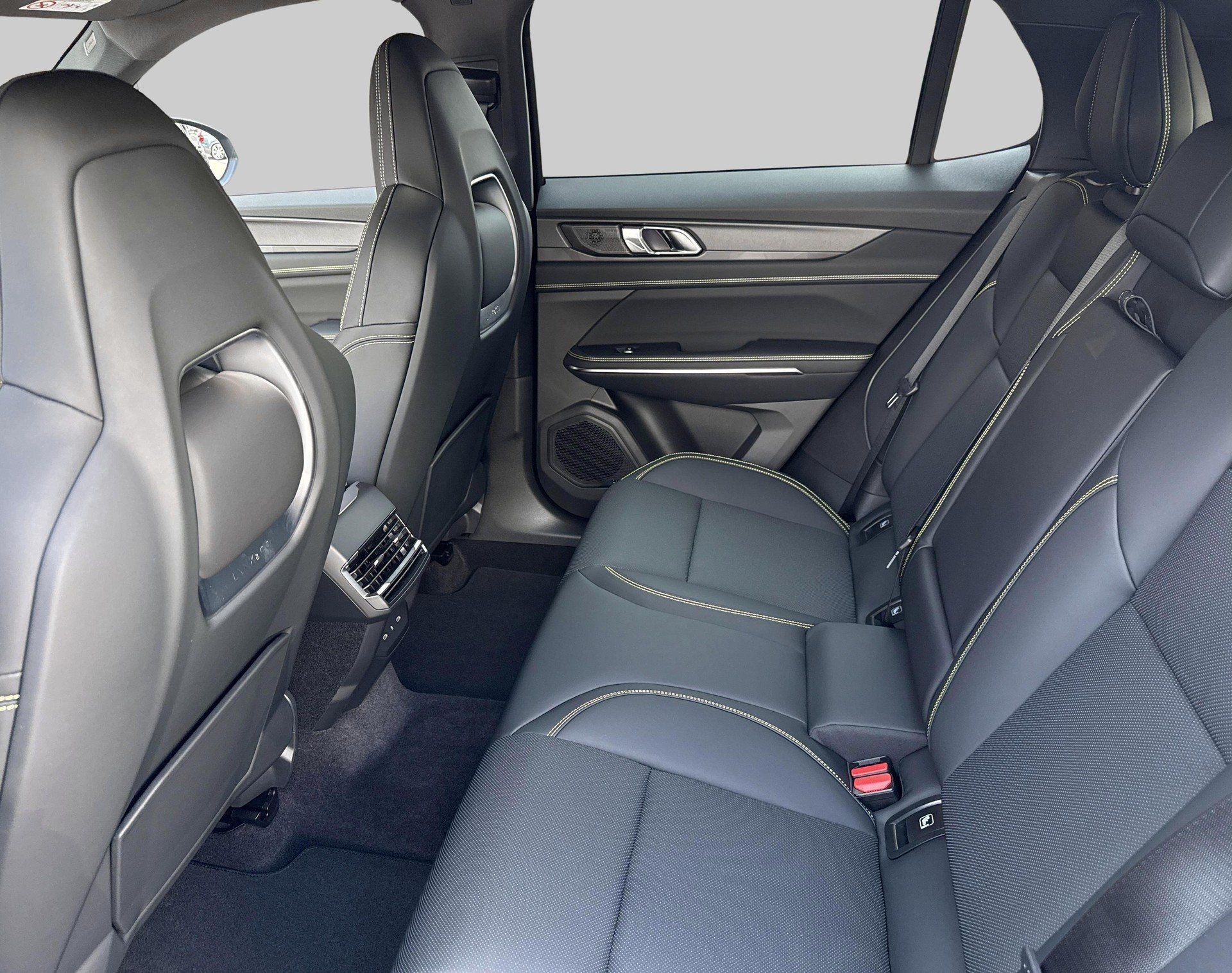 LYNK & CO 01 1.5 PHEV More-image-3