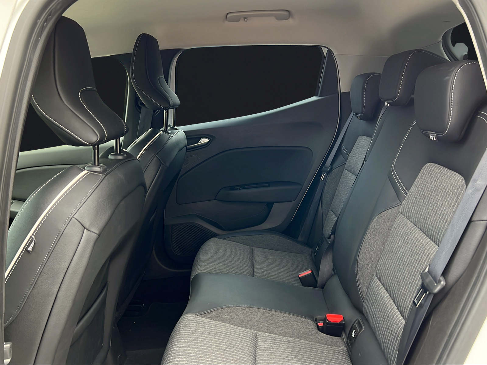 RENAULT Clio 1.0 Intens-image-11
