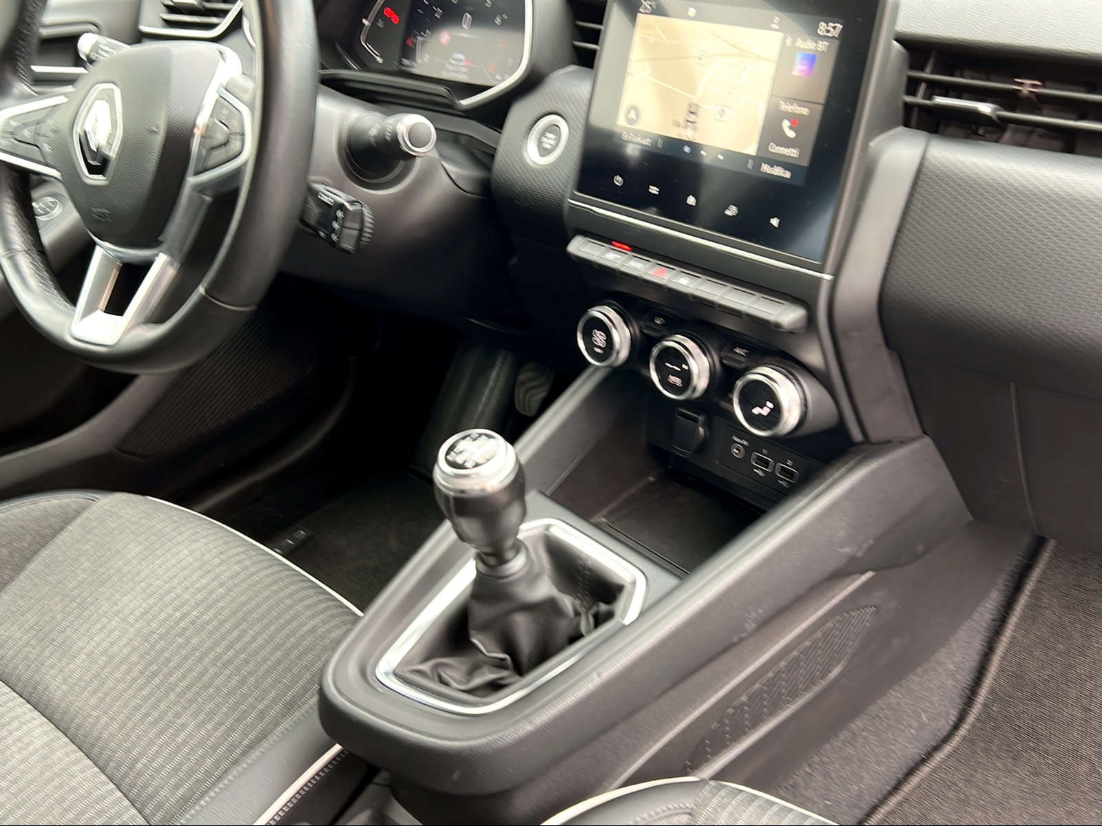 RENAULT Clio 1.0 Intens-image-10