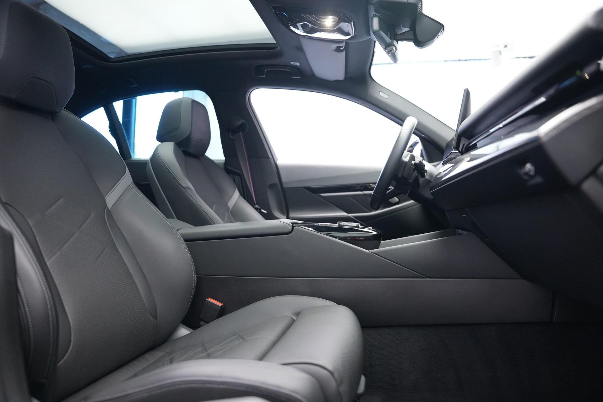 BMW 540d xDrive 48V M Sport Pro Steptronic *Frozen Deep Grey* *Iconic Glow* *Shadow Line* *Carbon*-image-14
