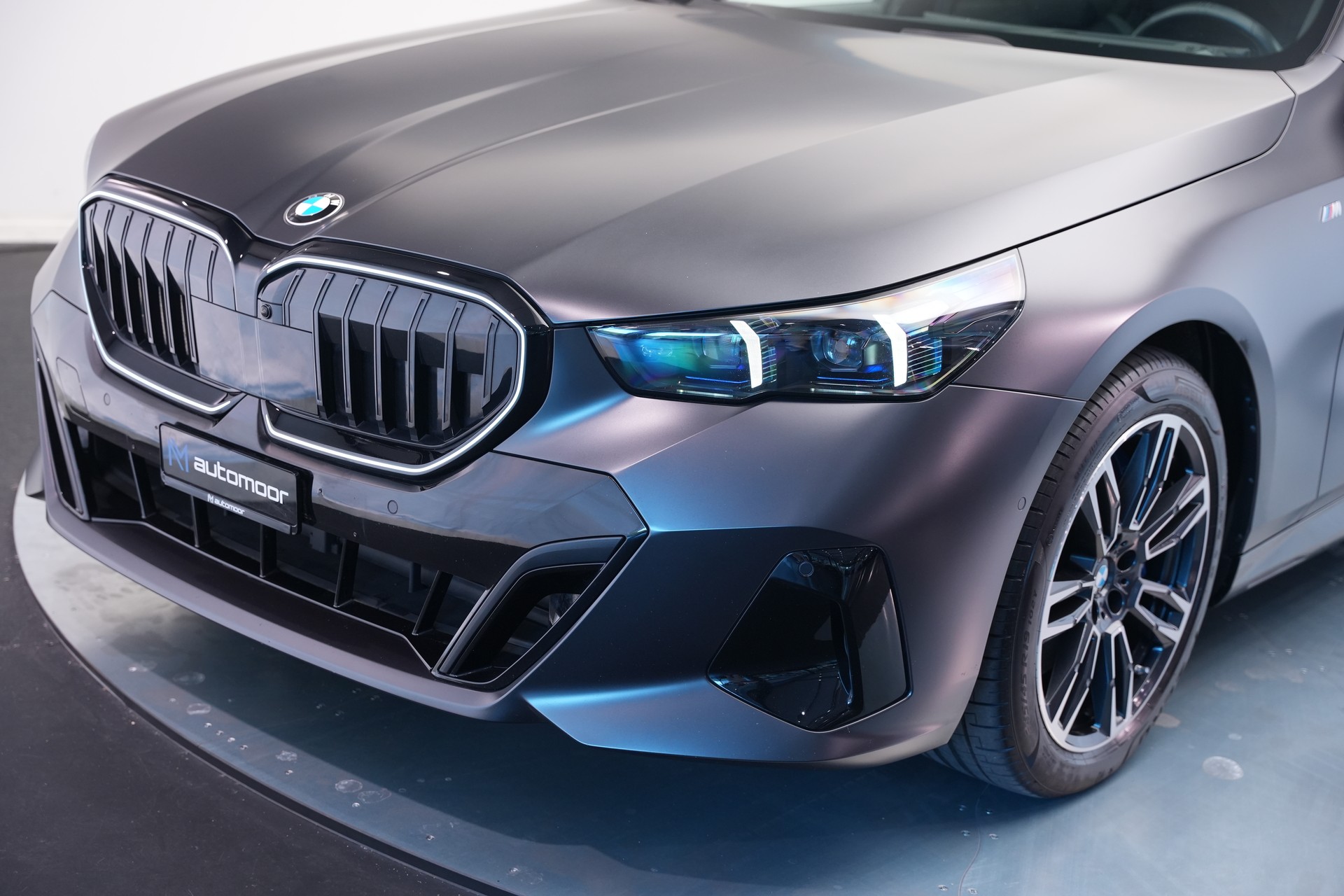 BMW 540d xDrive 48V M Sport Pro Steptronic *Frozen Deep Grey* *Iconic Glow* *Shadow Line* *Carbon*-image-44