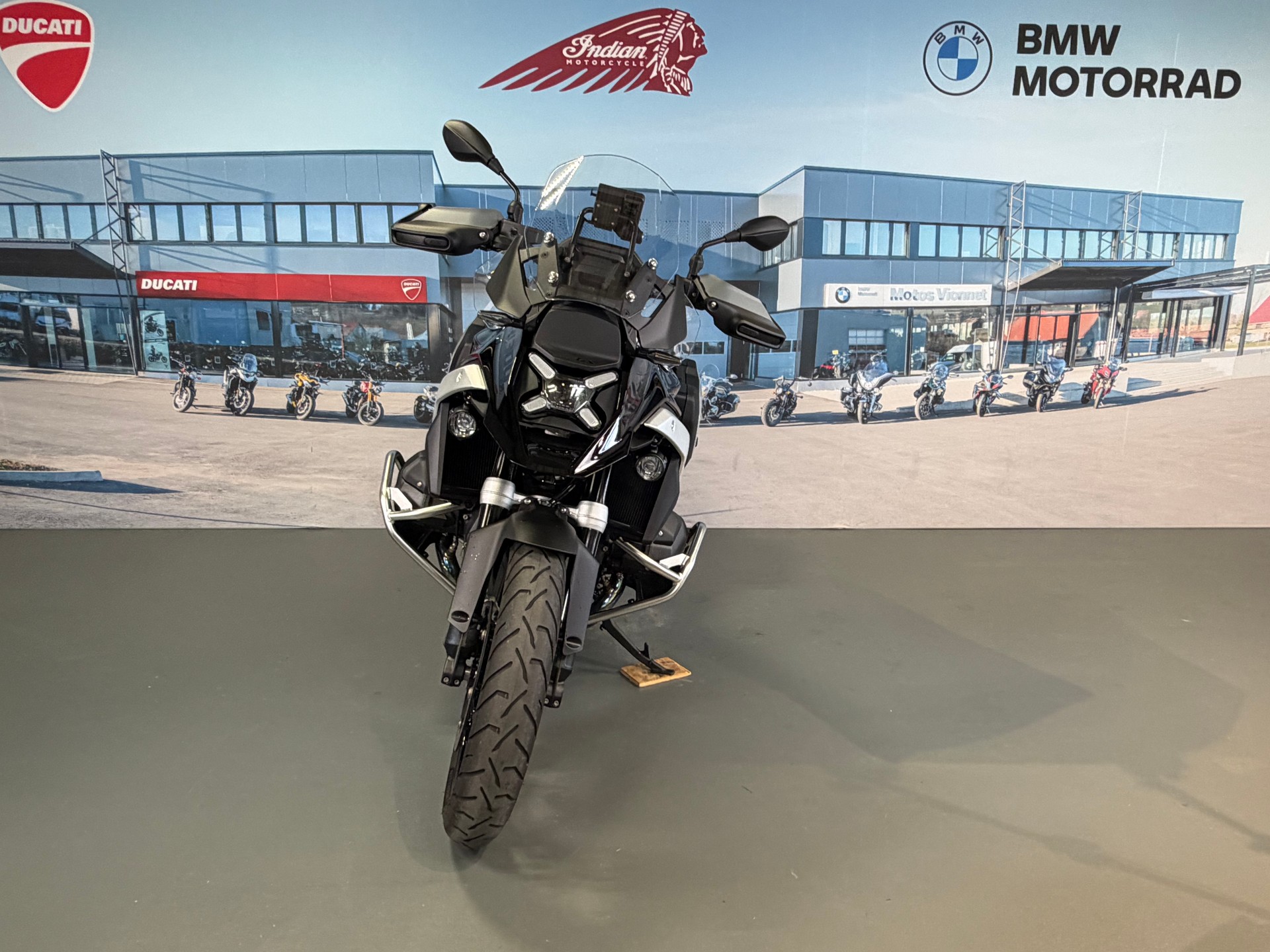 BMW R 1300 GS-image-1