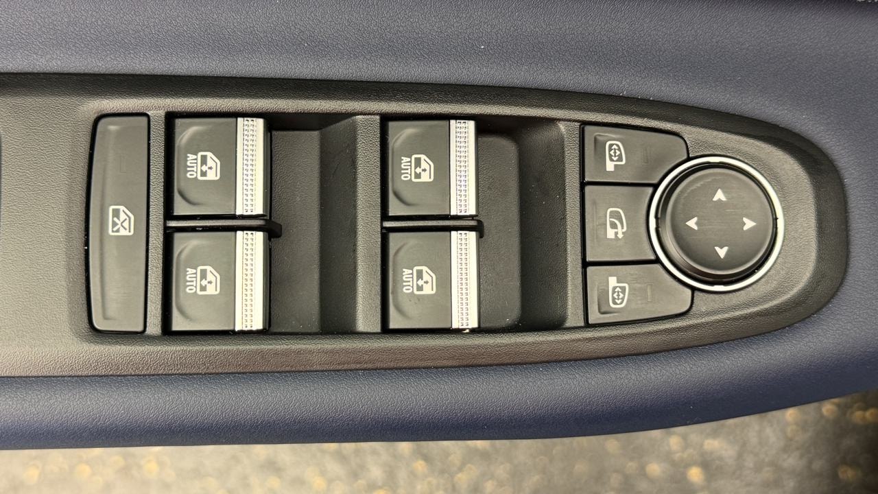 RENAULT R4 E-Tech Comfort Range 52 kWh Techno-image-8