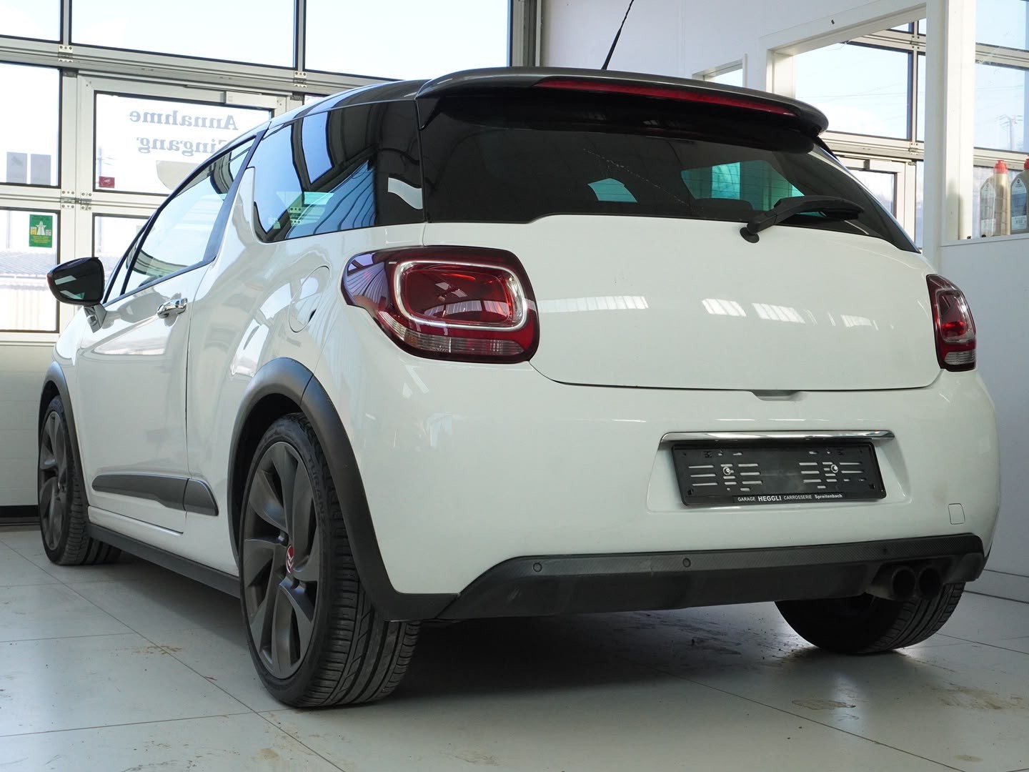 DS AUTOMOBILES DS3 1.6 THP Racing Gold Mat-showroom-element-1