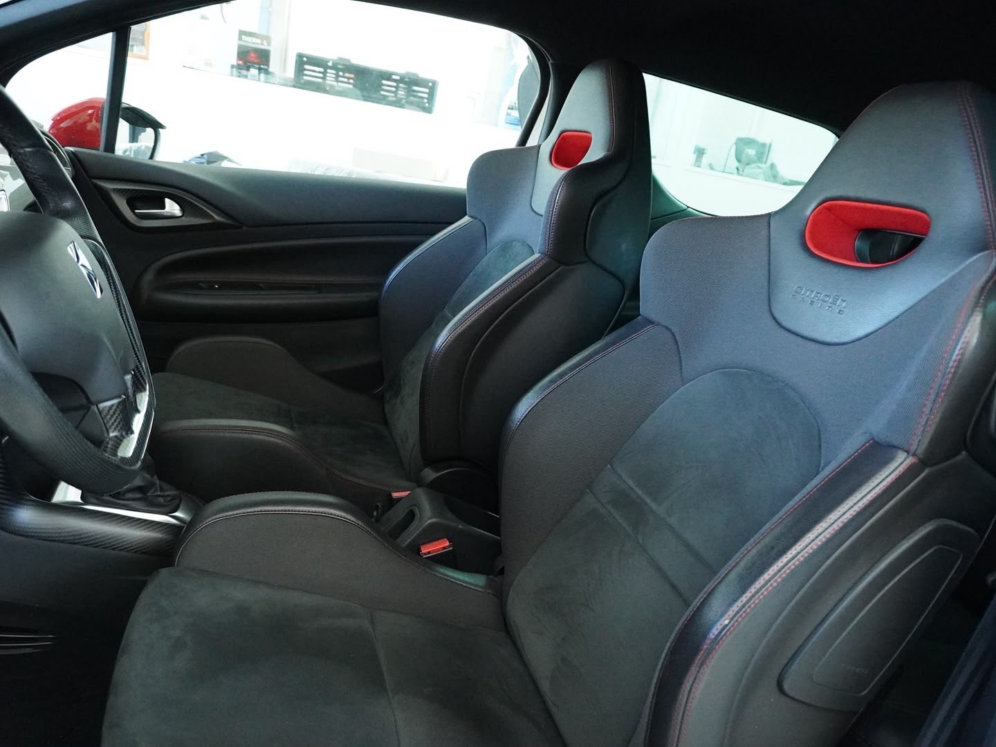 DS AUTOMOBILES DS3 1.6 THP Racing Gold Mat-showroom-element-3