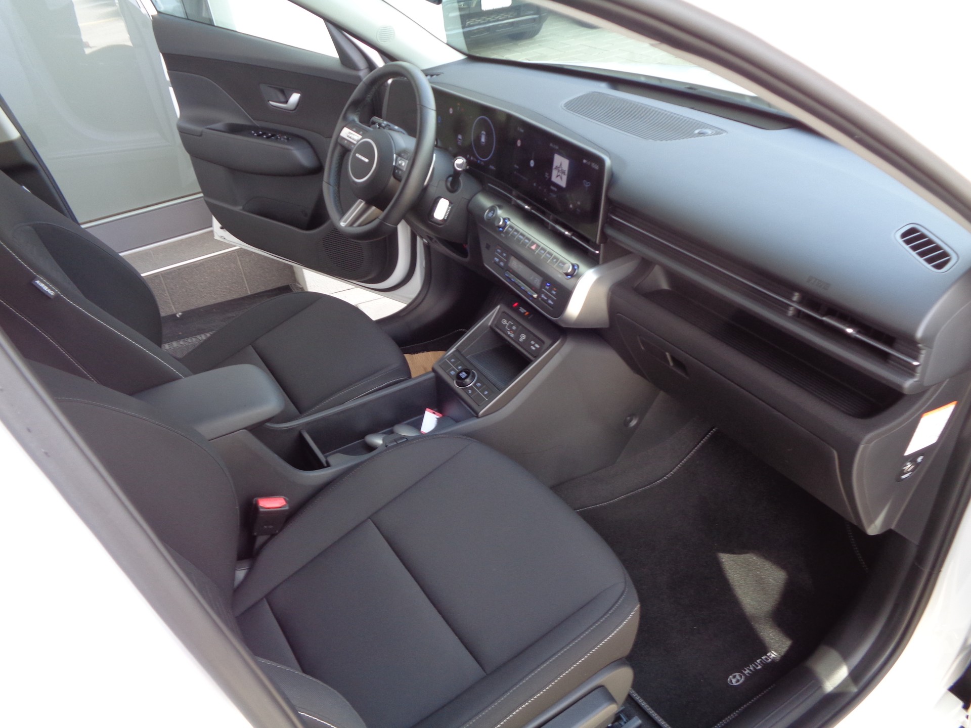 HYUNDAI Kona EV 65.4 kWh Origo-image-10