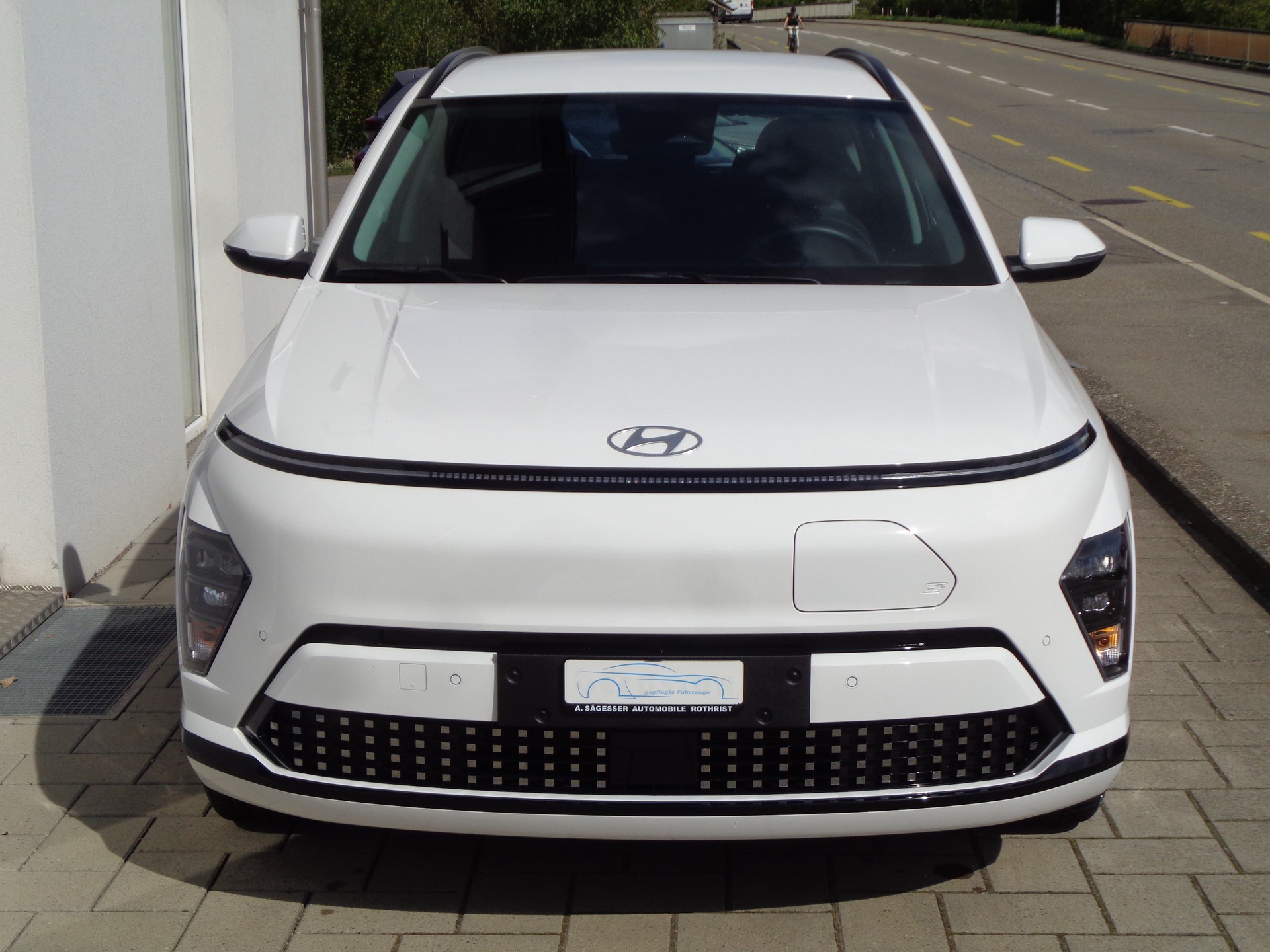 HYUNDAI Kona EV 65.4 kWh Origo-showroom-element-2