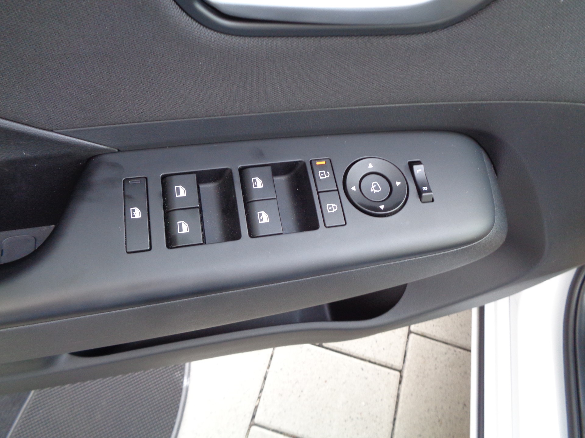 HYUNDAI Kona EV 65.4 kWh Origo-image-15