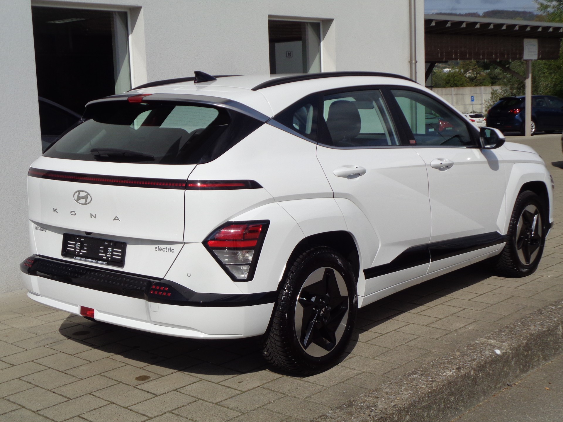 HYUNDAI Kona EV 65.4 kWh Origo-showroom-element-1