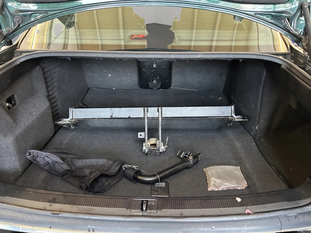AUDI S8 4.2 quattro-image-24