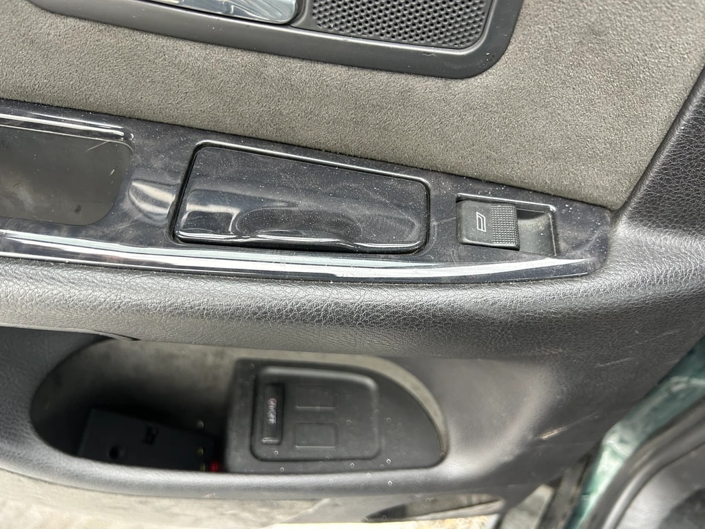 AUDI S8 4.2 quattro-image-26