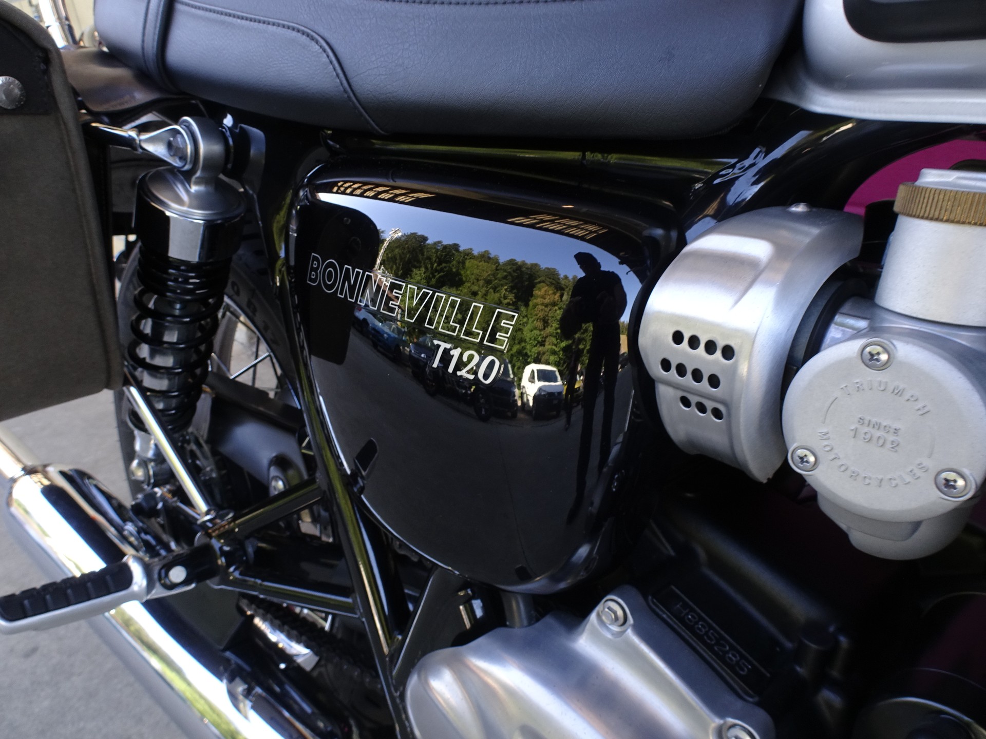TRIUMPH Bonneville T120 ABS-image-13
