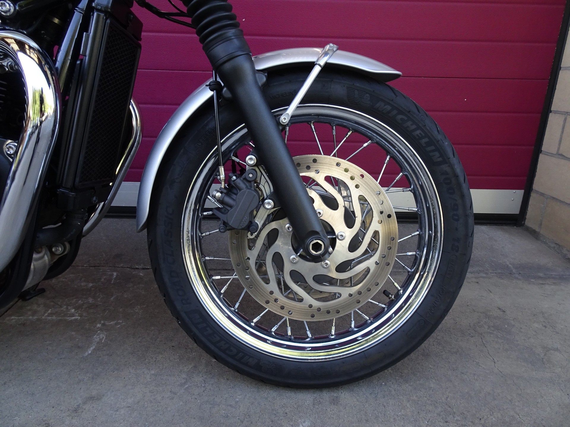 TRIUMPH Bonneville T120 ABS-image-1
