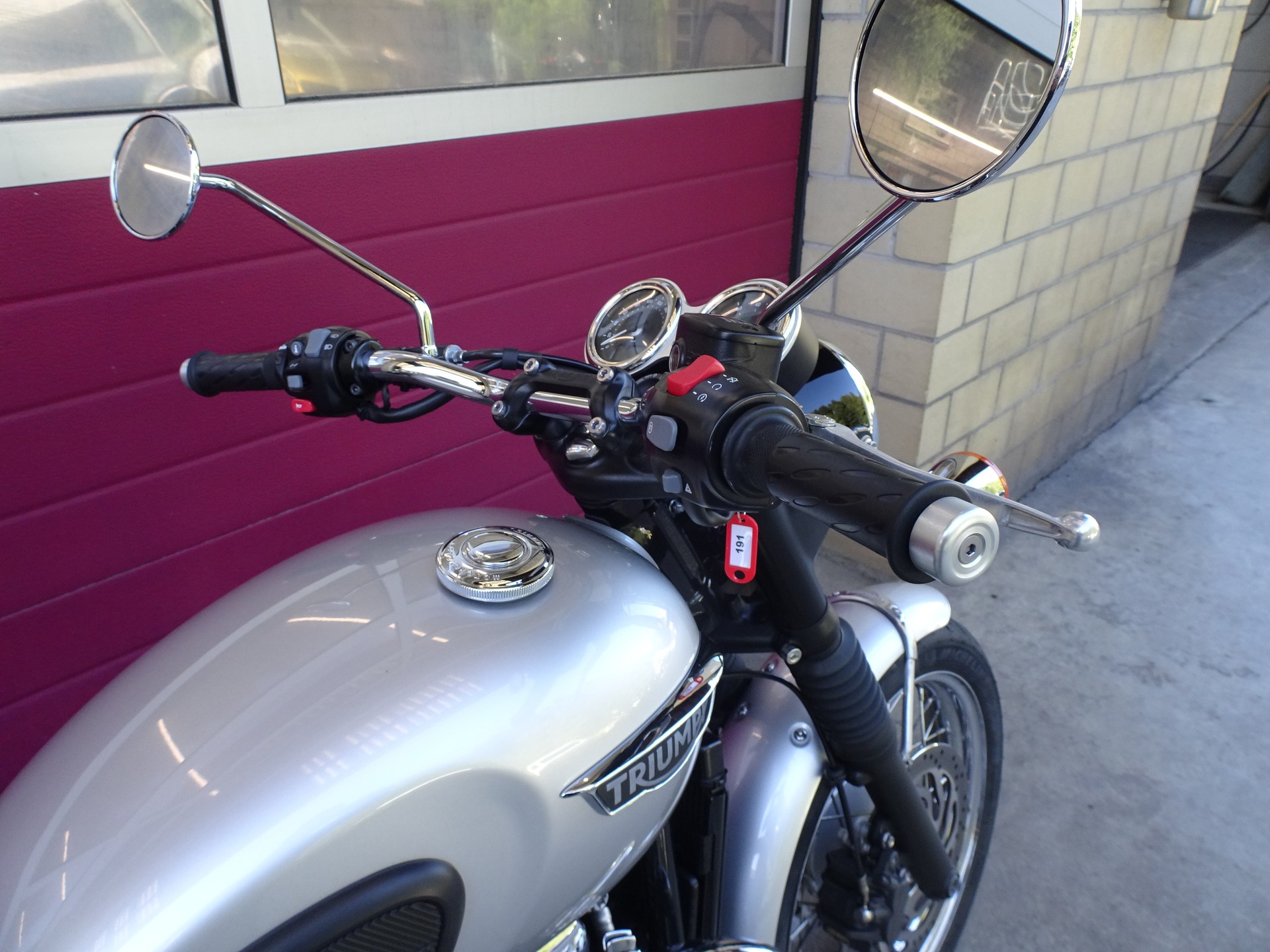 TRIUMPH Bonneville T120 ABS-image-4