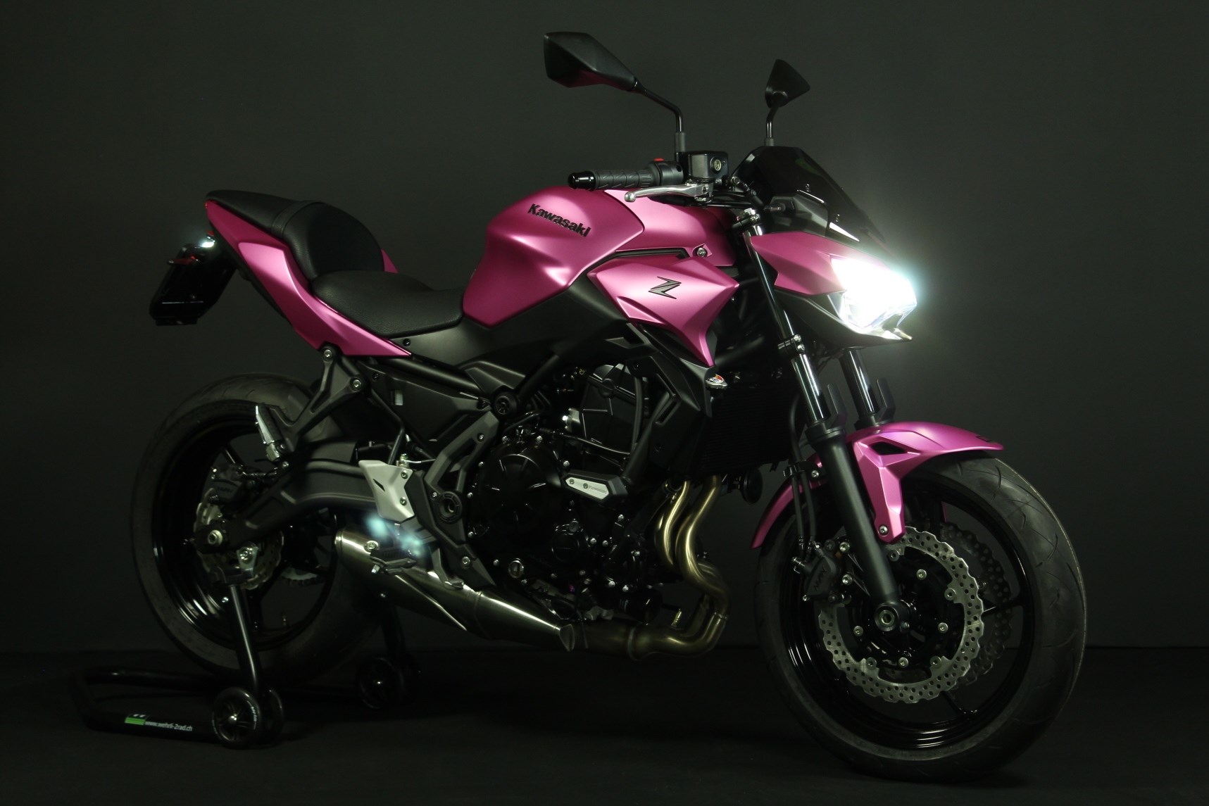 KAWASAKI Z 650 (50/35 KW) *Pretty Pink* Level 1-image-2