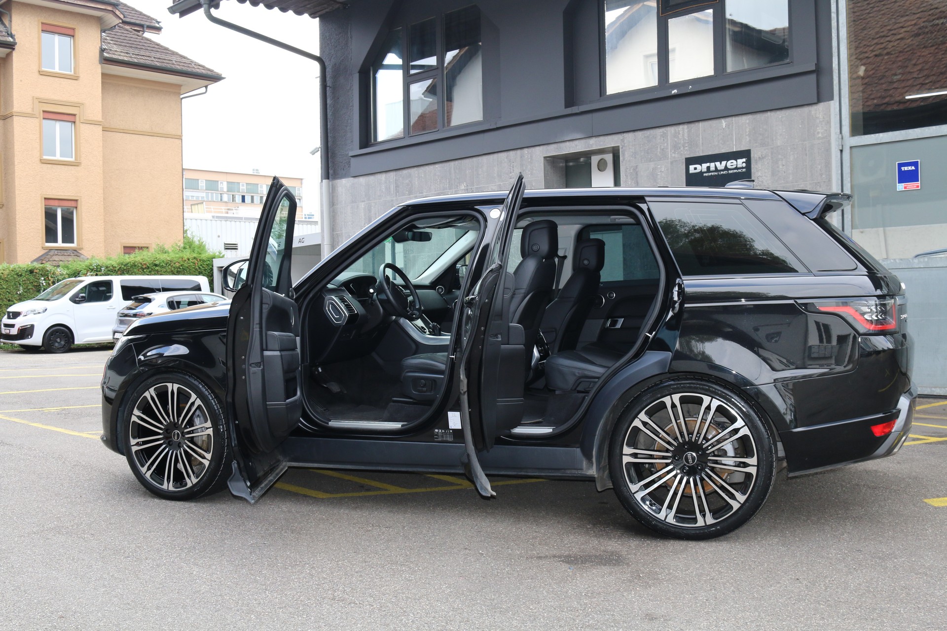 LAND ROVER Range Rover Sport D250 3.0D I6 MHEV SE Automatic-image-4