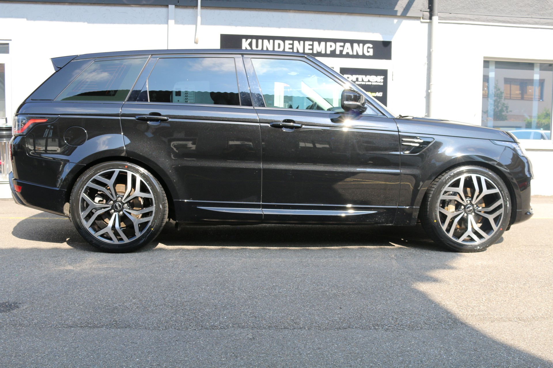 LAND ROVER Range Rover Sport D250 3.0D I6 MHEV SE Automatic-image-2