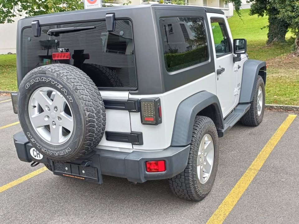 JEEP Wrangler 2.8 CRD Sport Automatic softtop-image-2
