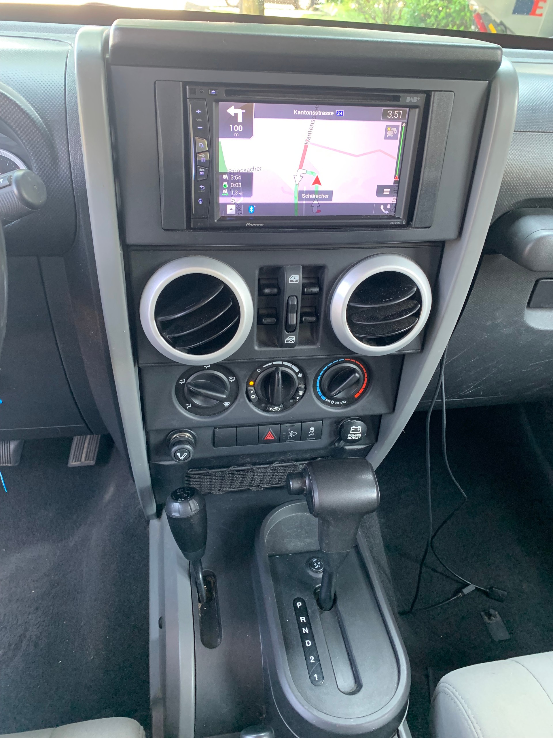 JEEP Wrangler 3.8 Unlimited Sahara Automatic-image-12