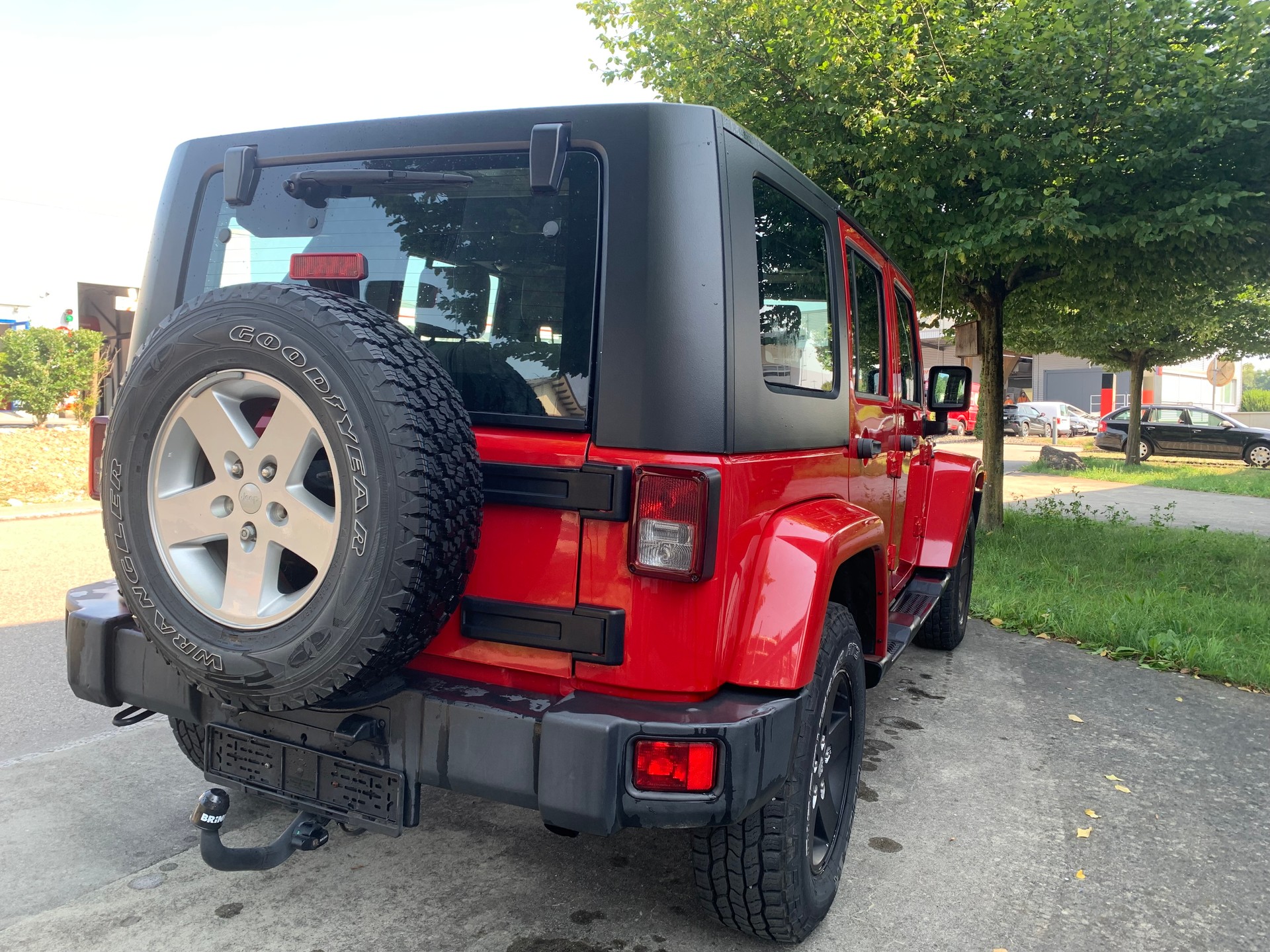 JEEP Wrangler 3.8 Unlimited Sahara Automatic-image-3