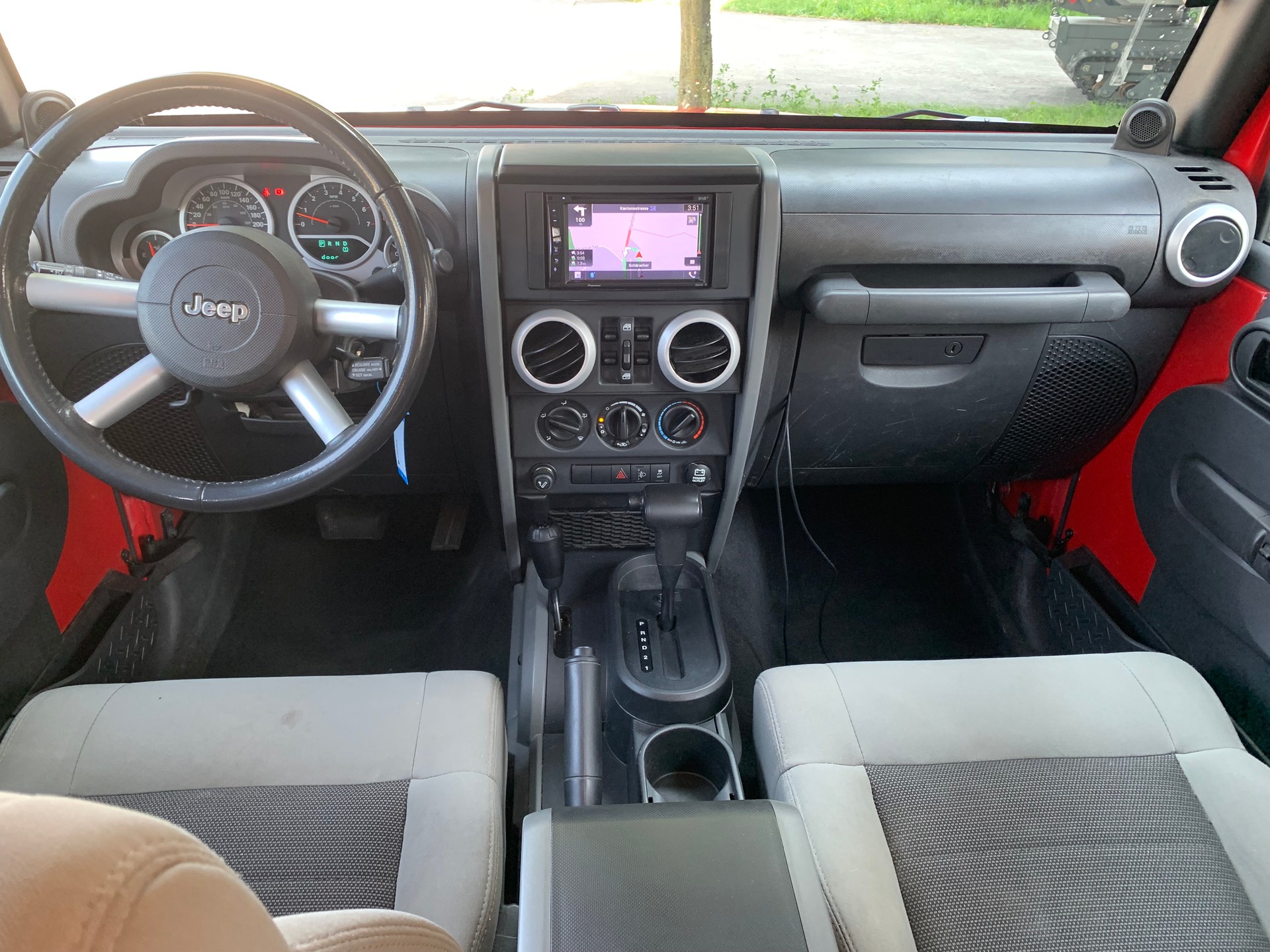 JEEP Wrangler 3.8 Unlimited Sahara Automatic-image-9