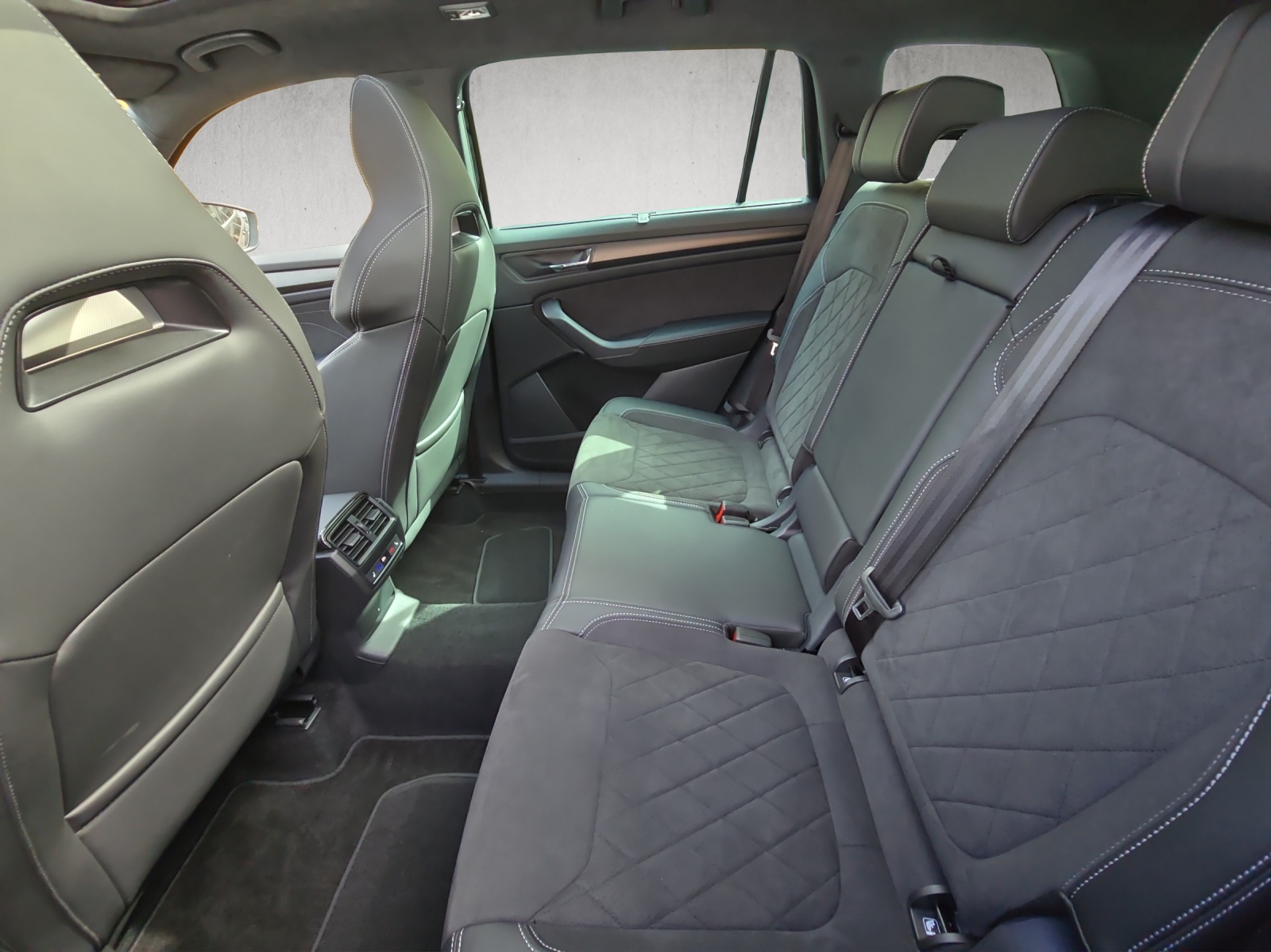 SKODA Kodiaq 2.0 TDI CR SportLine 4x4 DSG-image-5