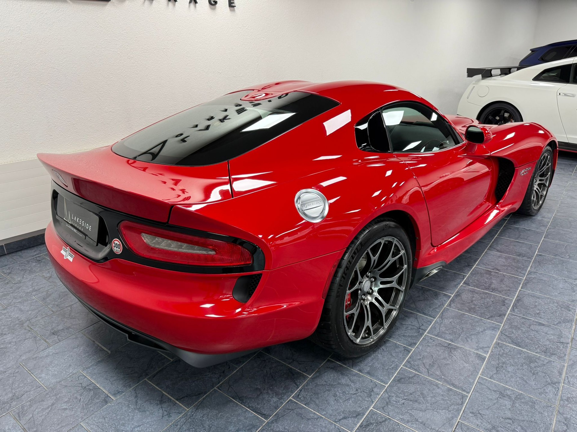 DODGE Viper SRT GTS-showroom-element-3