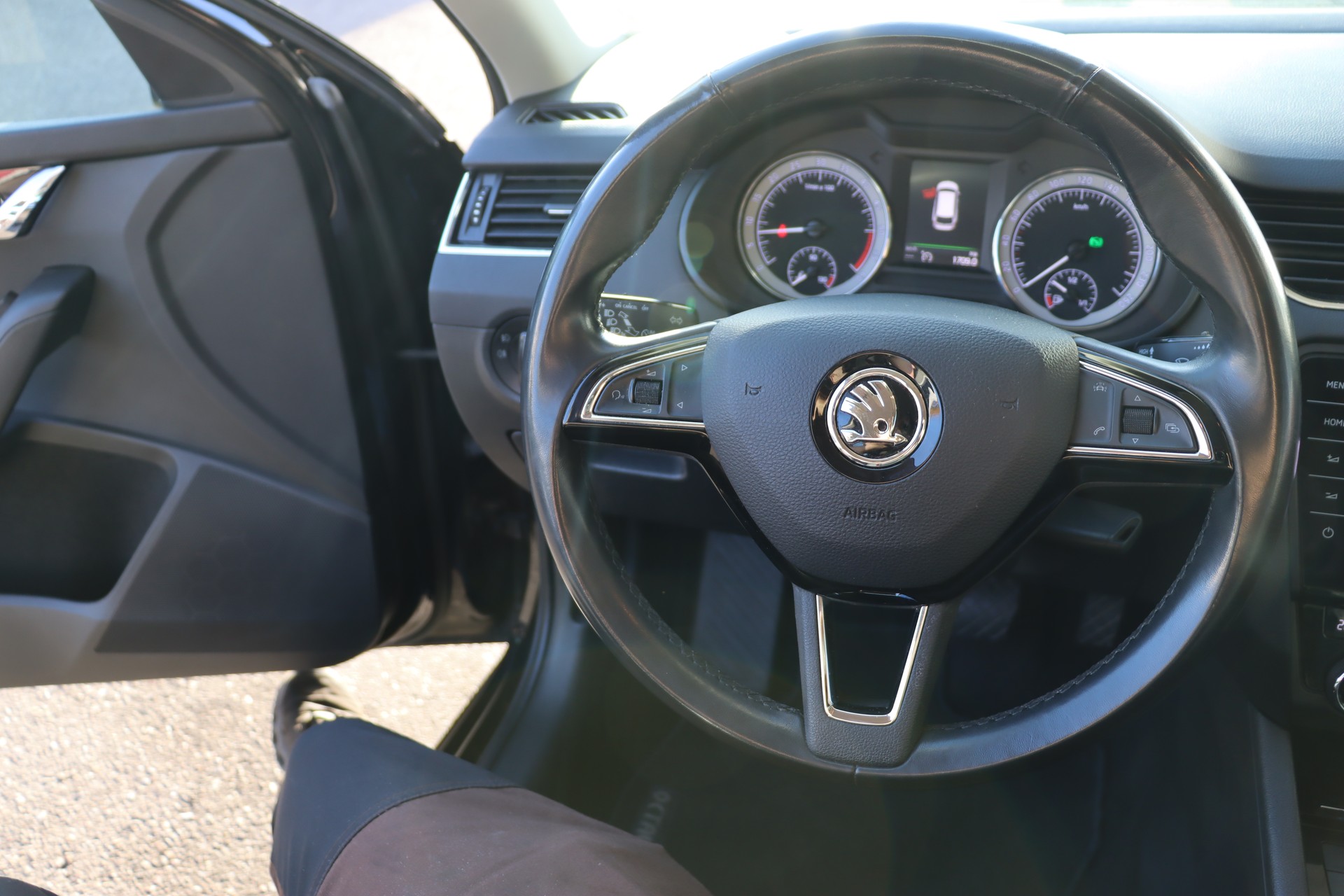SKODA Octavia Combi 2.0 TDI Style 4x4-image-15