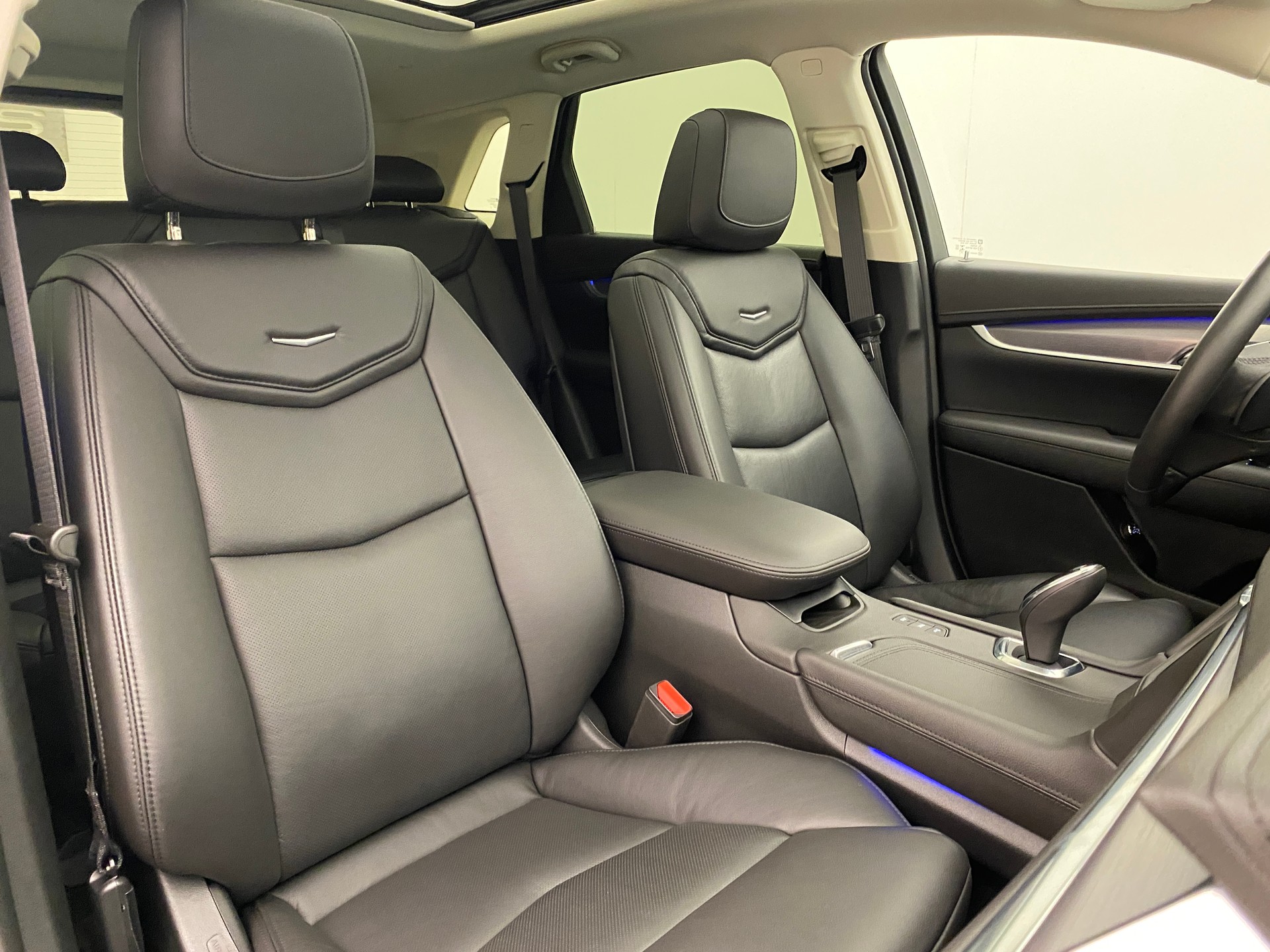 CADILLAC XT5 Premium 3.6 AWD-image-11