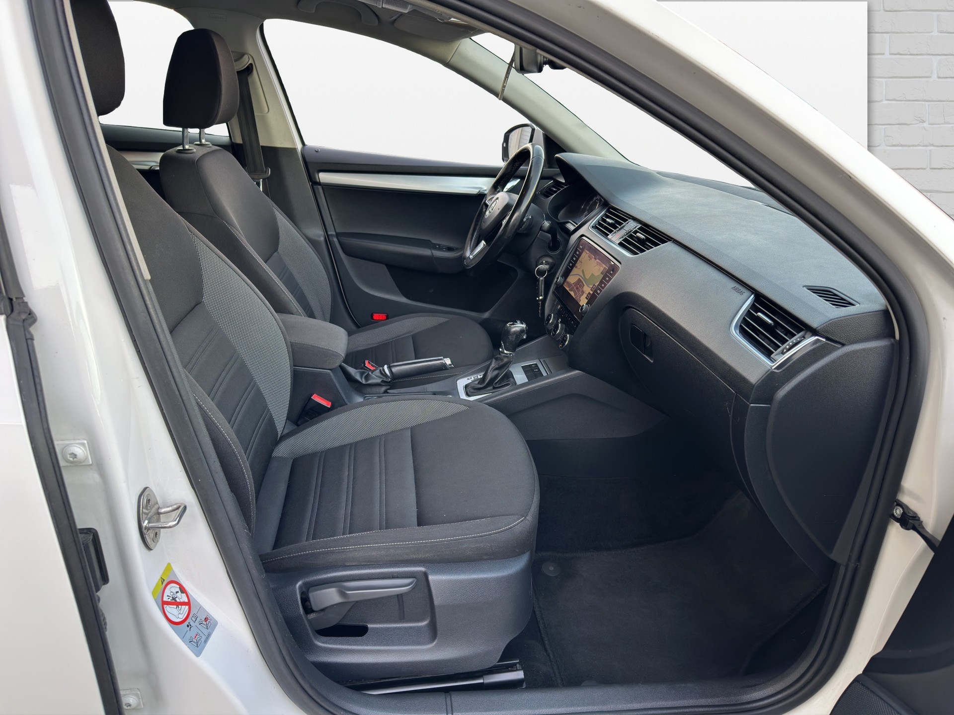 SKODA Octavia Combi 1.6 TDI Ambition DSG-image-10
