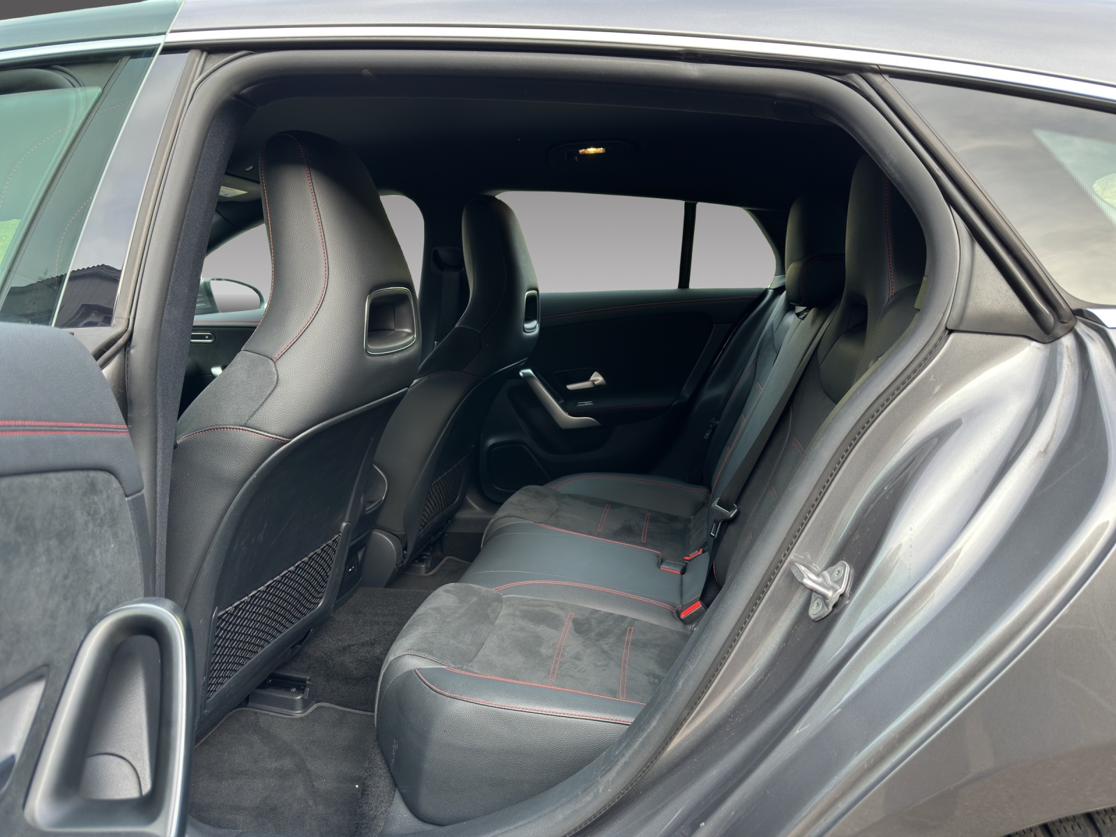 MERCEDES-BENZ CLA Shooting Brake 250 e 8G-DCT AMG Line-image-17