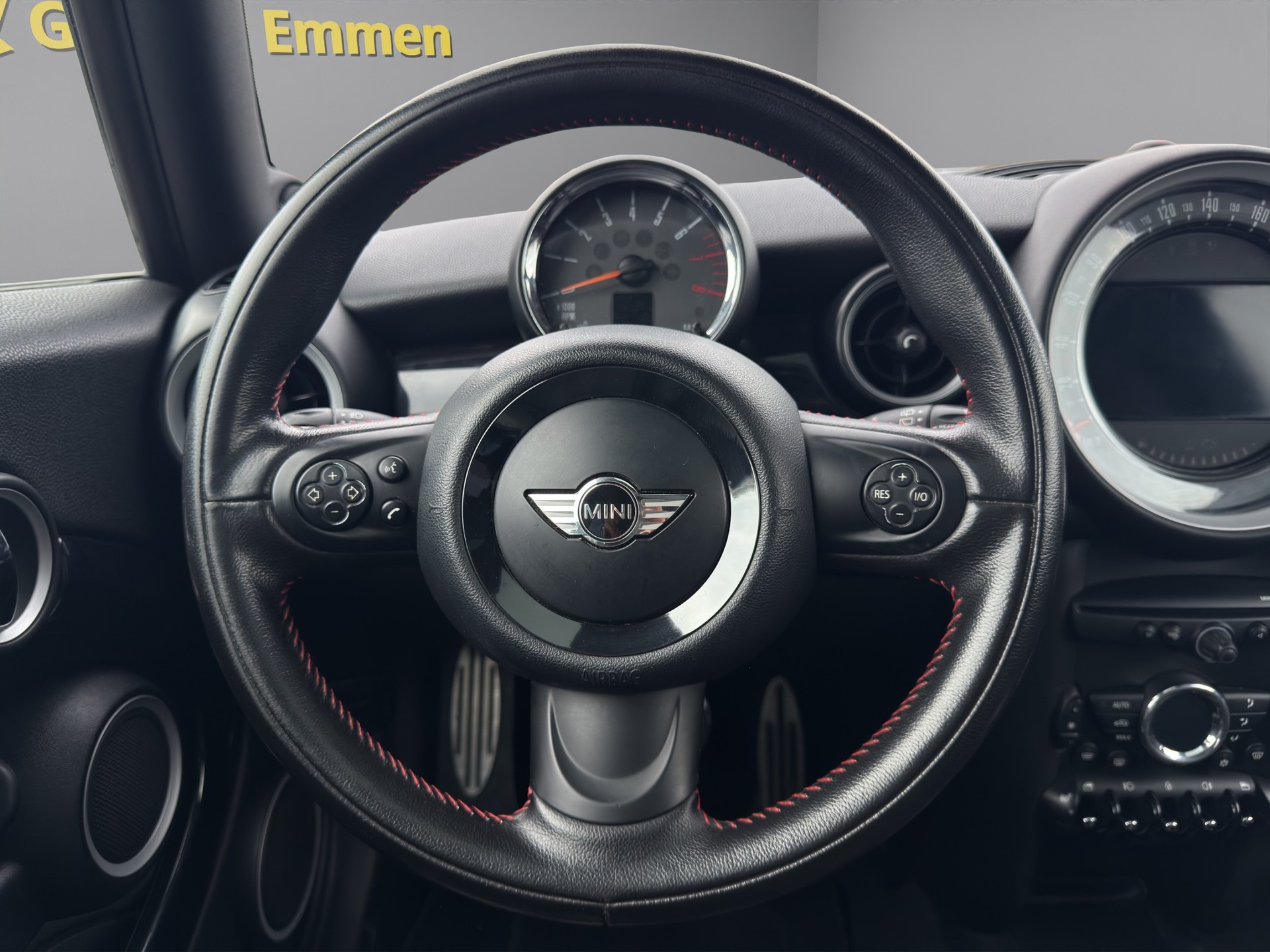MINI Clubman Cooper John Cooper Works-image-12