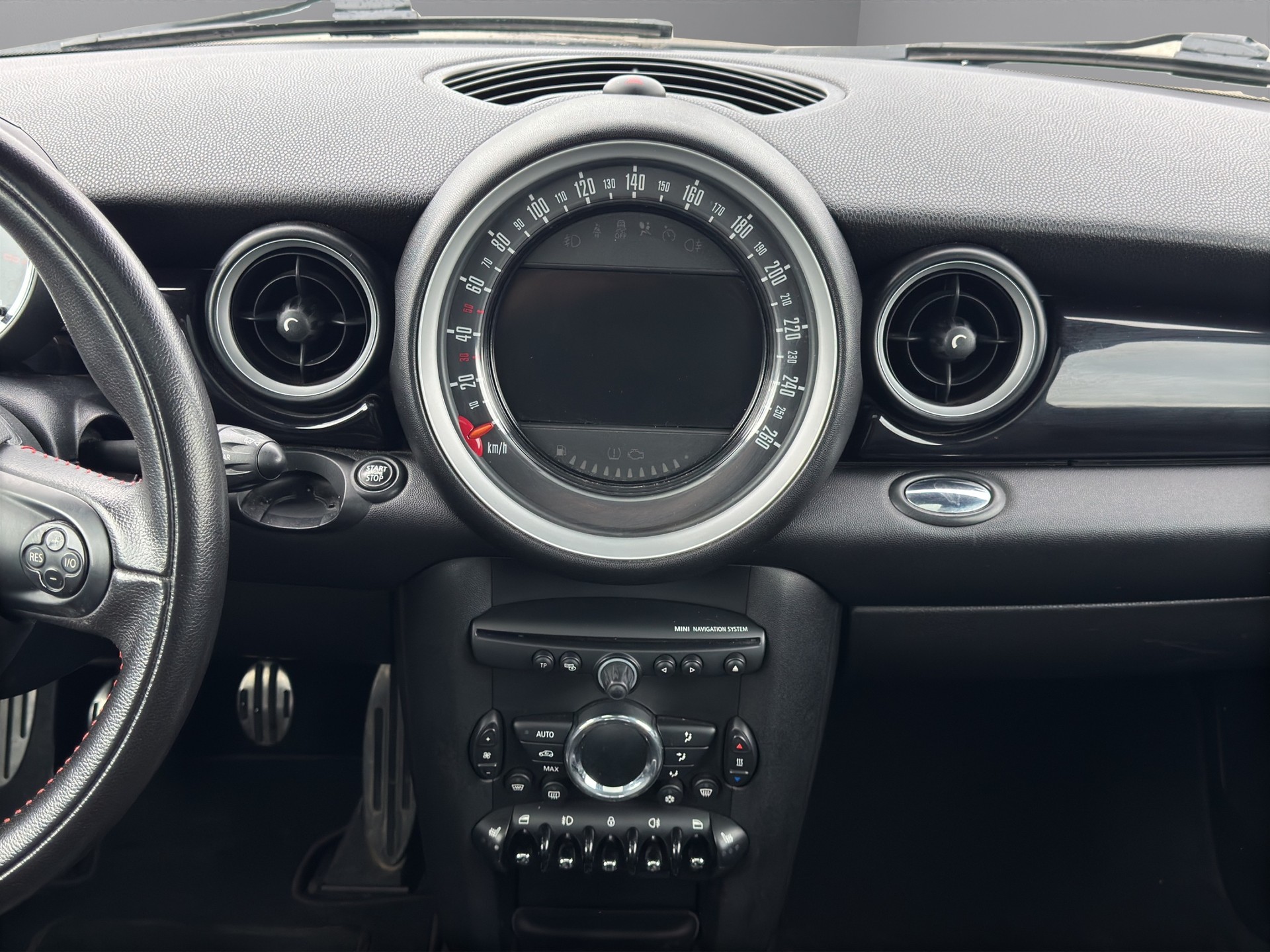 MINI Clubman Cooper John Cooper Works-image-13