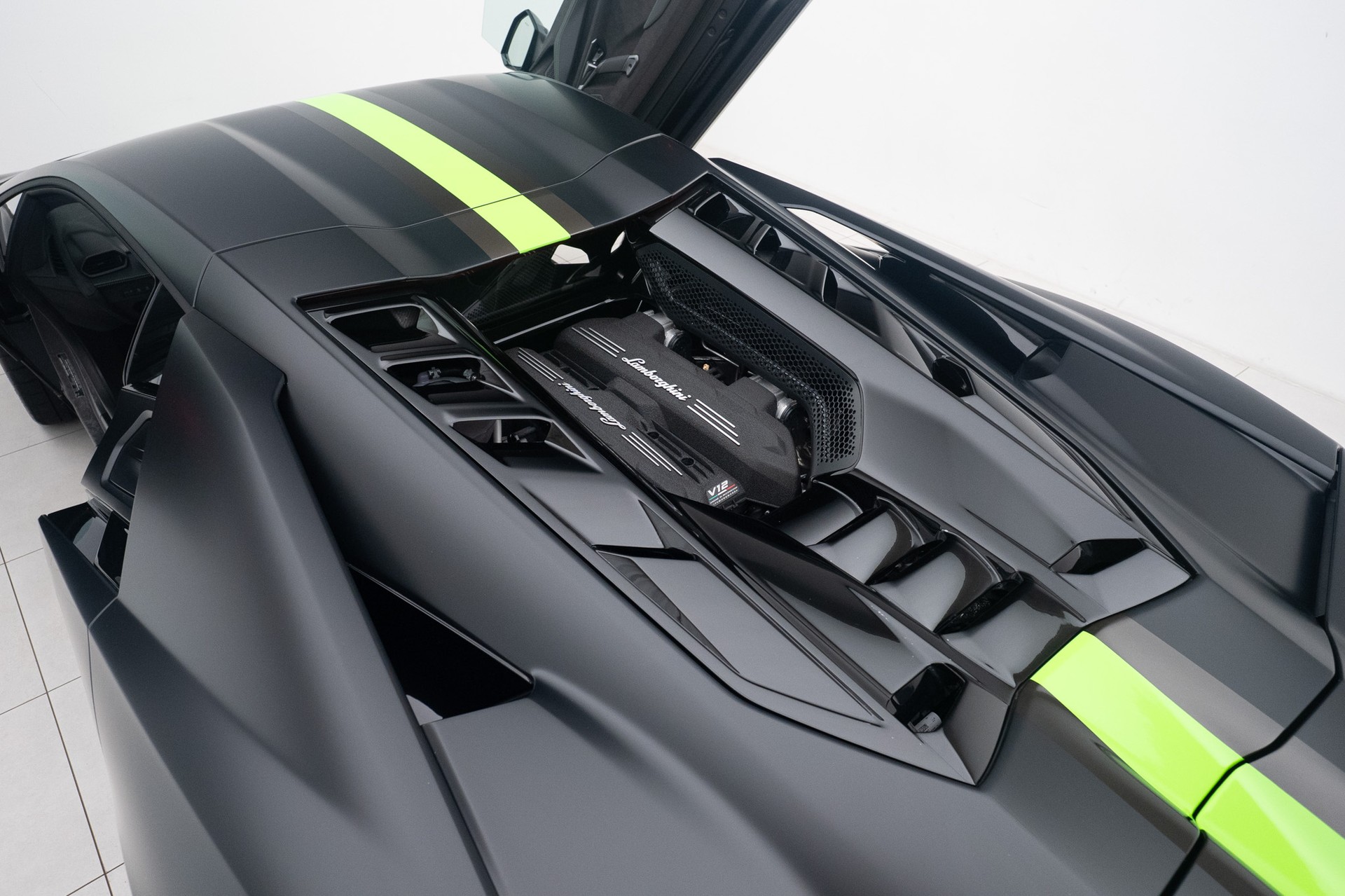 LAMBORGHINI Revuelto HPEV-image-17
