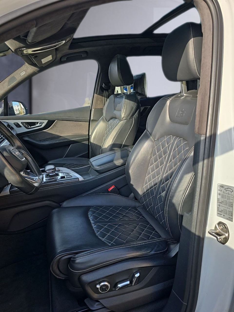 AUDI SQ7 4.0 TDI quattro tiptronic-image-15