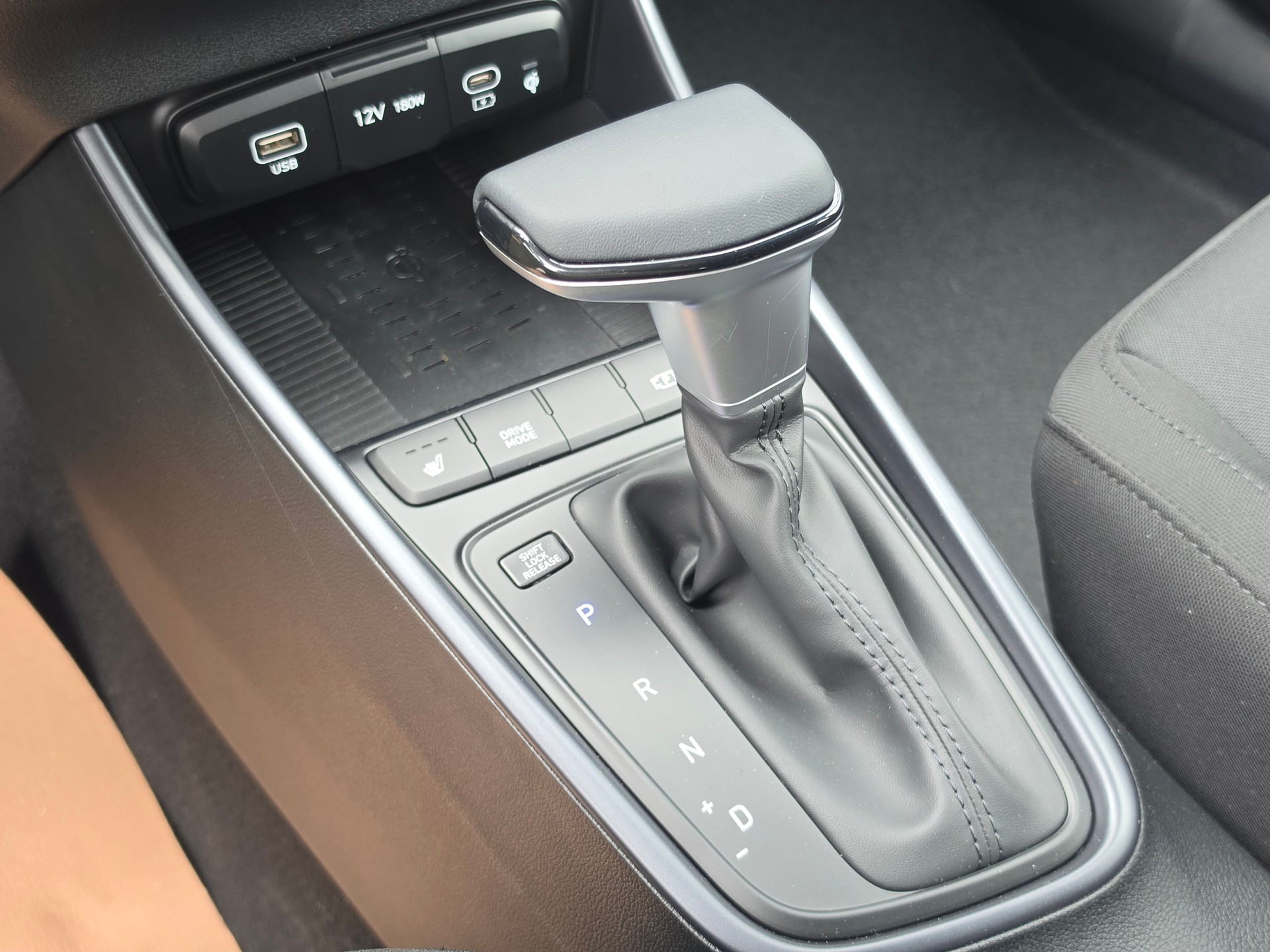 HYUNDAI i20 1.0 T-GDi Amplia DCT-image-8