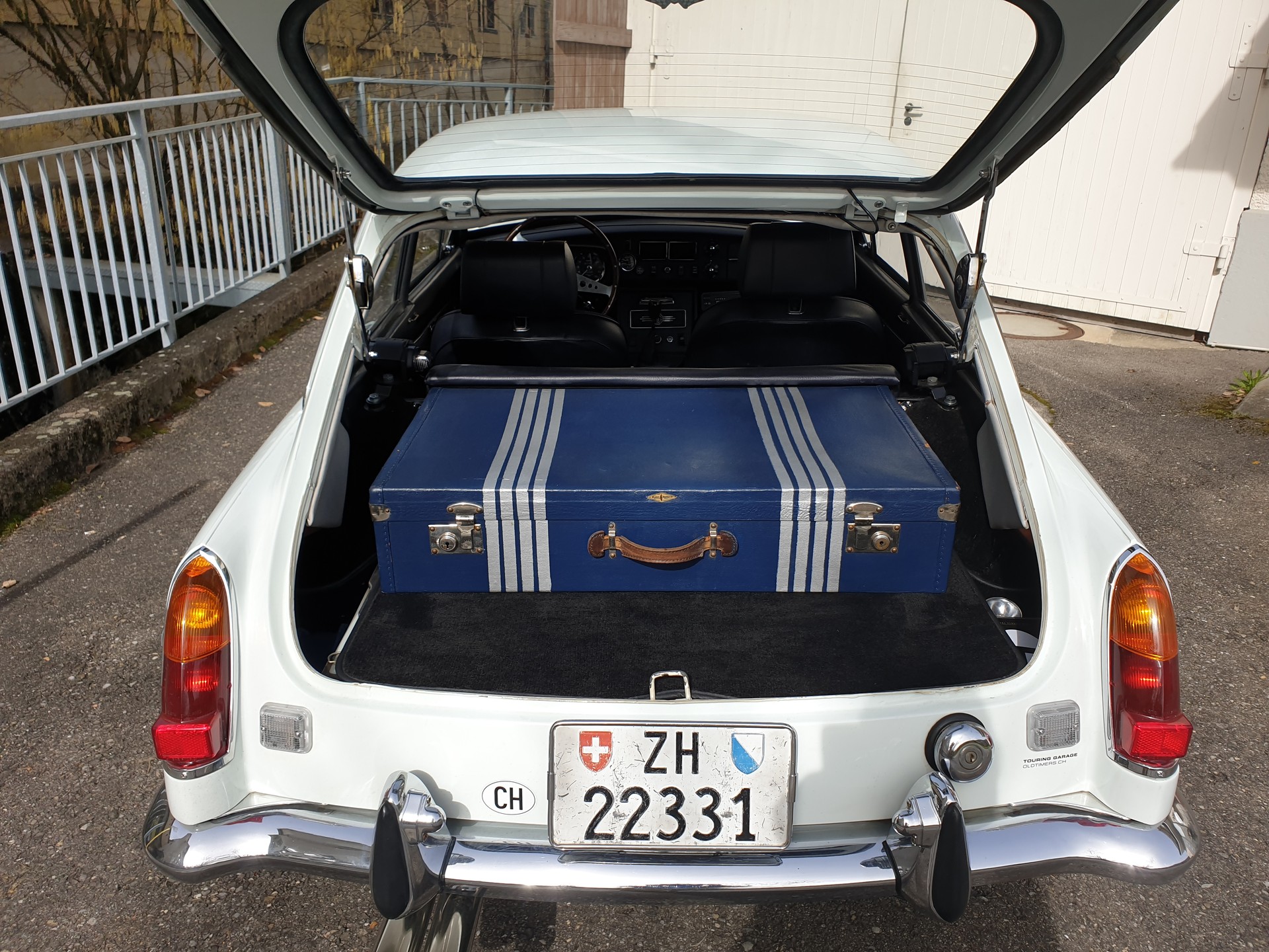 MG MGB GT-image-2