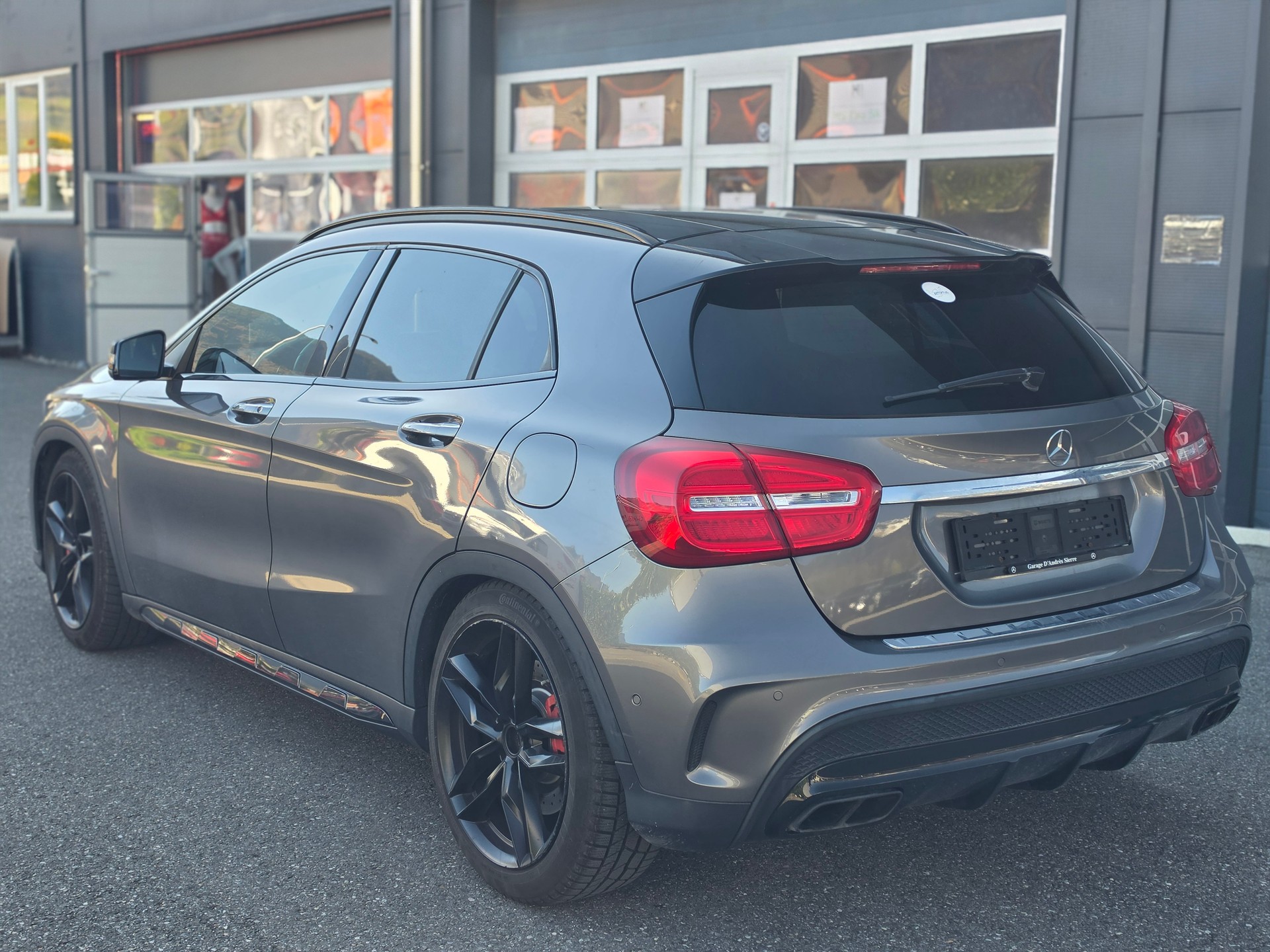 MERCEDES-BENZ GLA 45 AMG 4Matic 7G-DCT-image-4