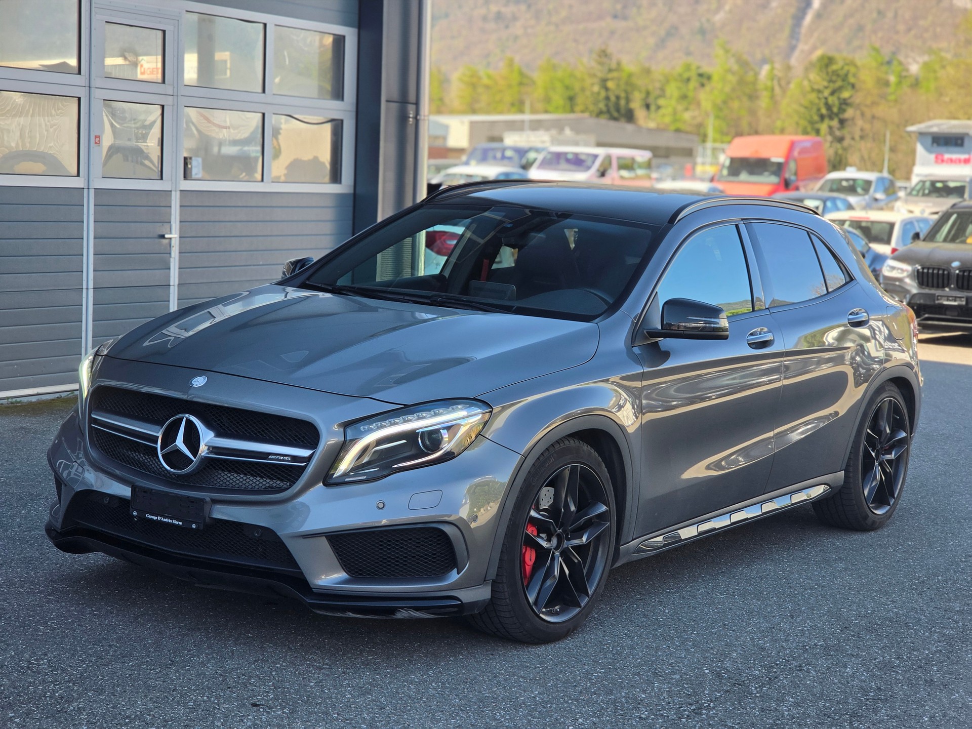 MERCEDES-BENZ GLA 45 AMG 4Matic 7G-DCT-showroom-element-1