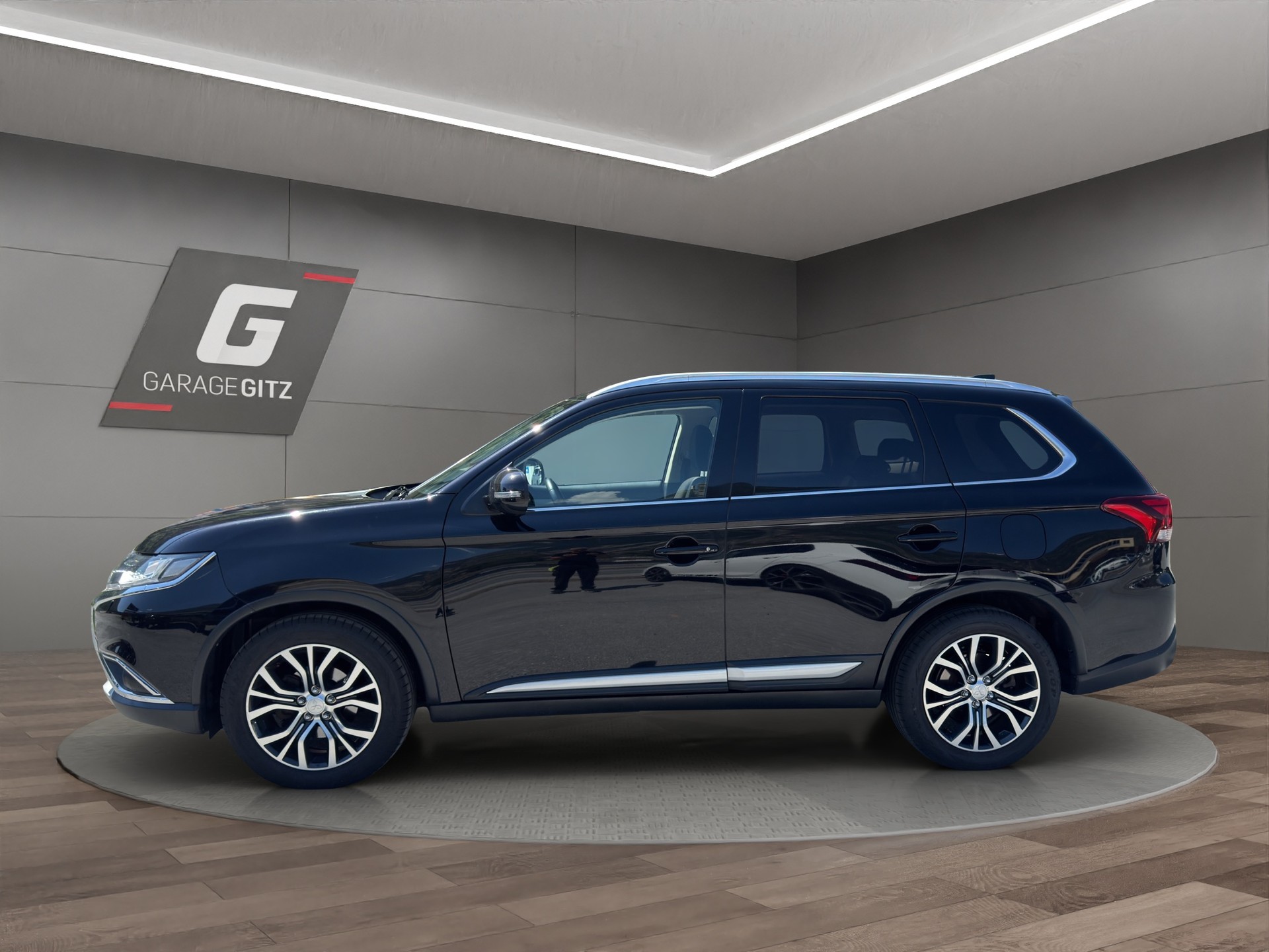 MITSUBISHI Outlander 2.2 DID Style Anniversary 4WD Automatic-image-1