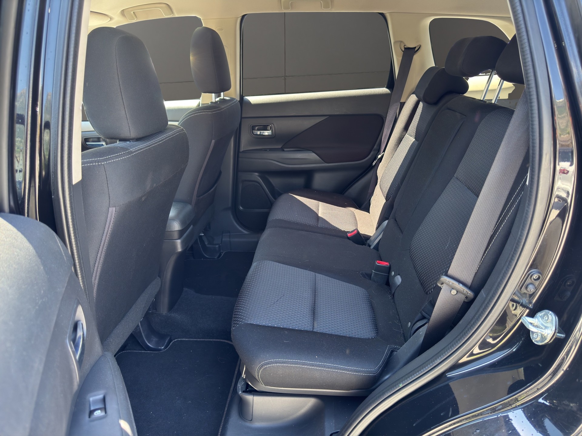 MITSUBISHI Outlander 2.2 DID Style Anniversary 4WD Automatic-image-11