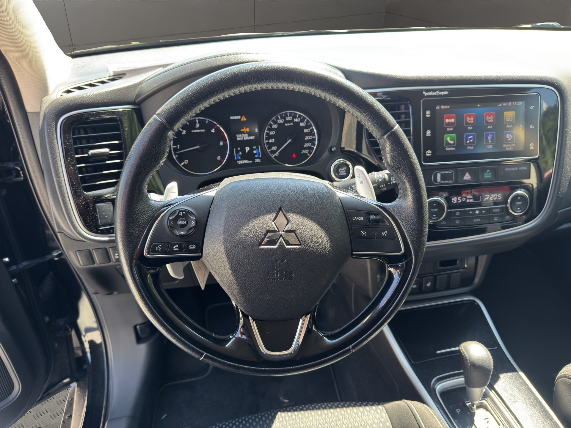 MITSUBISHI Outlander 2.2 DID Style Anniversary 4WD Automatic-image-9