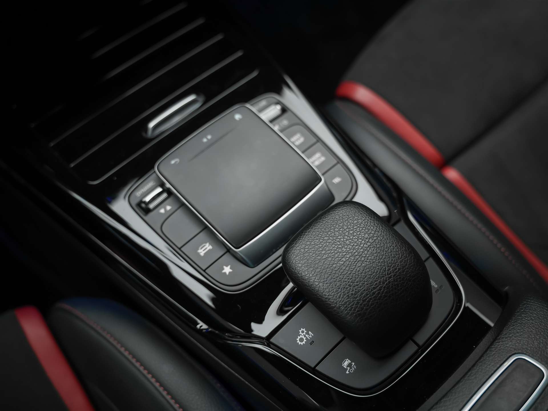 MERCEDES-BENZ CLA 45 S AMG 4Matic+ 8G-DCT *Schalensitze*Burmester*Schmiedefelgen*-image-26
