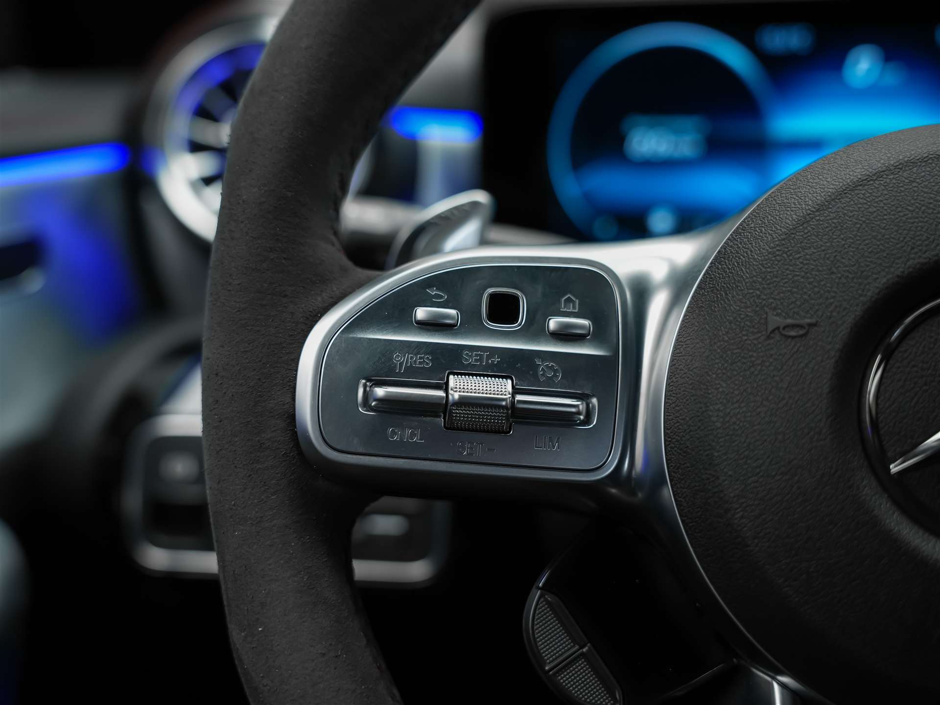 MERCEDES-BENZ CLA 45 S AMG 4Matic+ 8G-DCT *Schalensitze*Burmester*Schmiedefelgen*-image-28