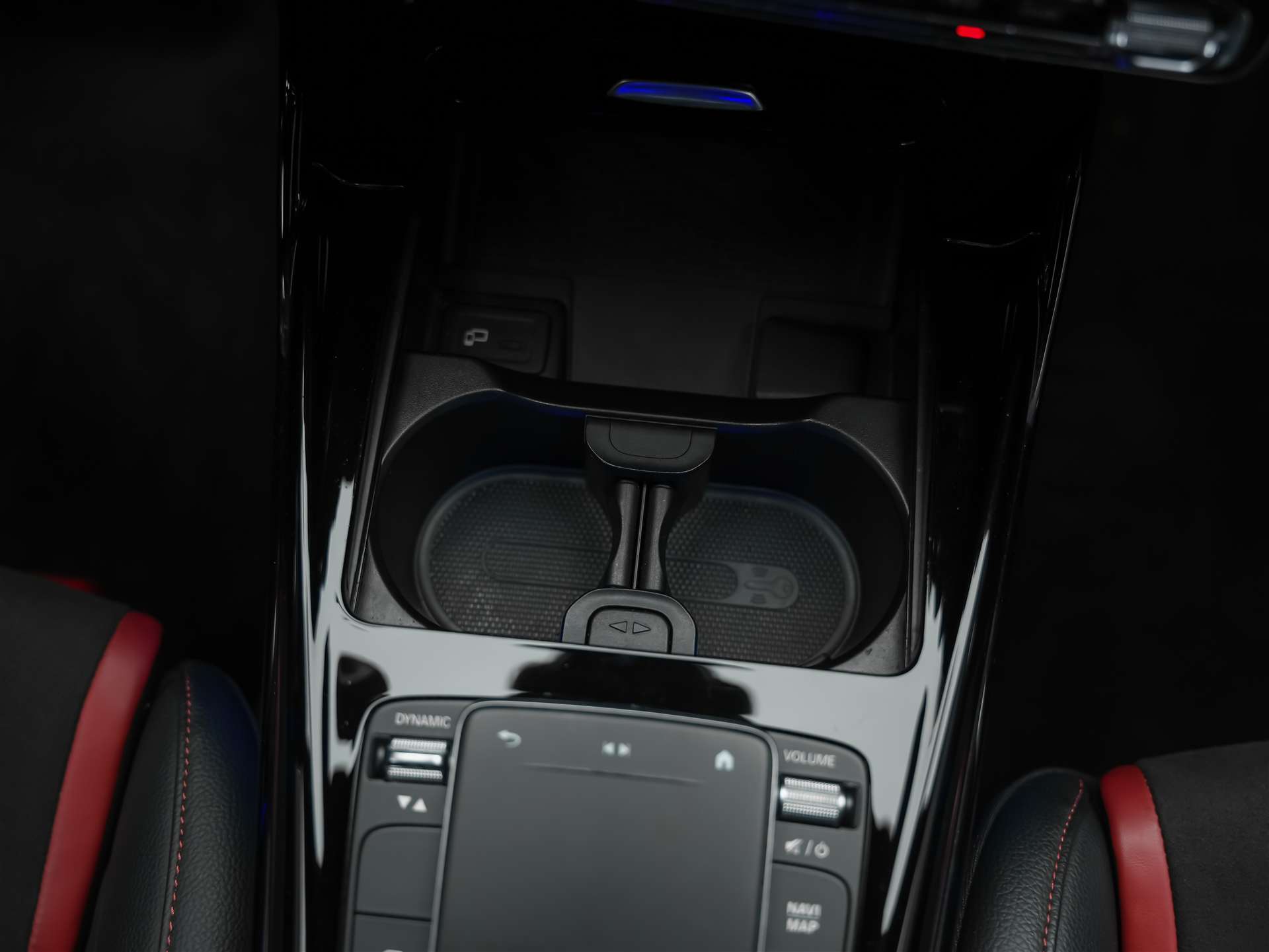 MERCEDES-BENZ CLA 45 S AMG 4Matic+ 8G-DCT *Schalensitze*Burmester*Schmiedefelgen*-image-27
